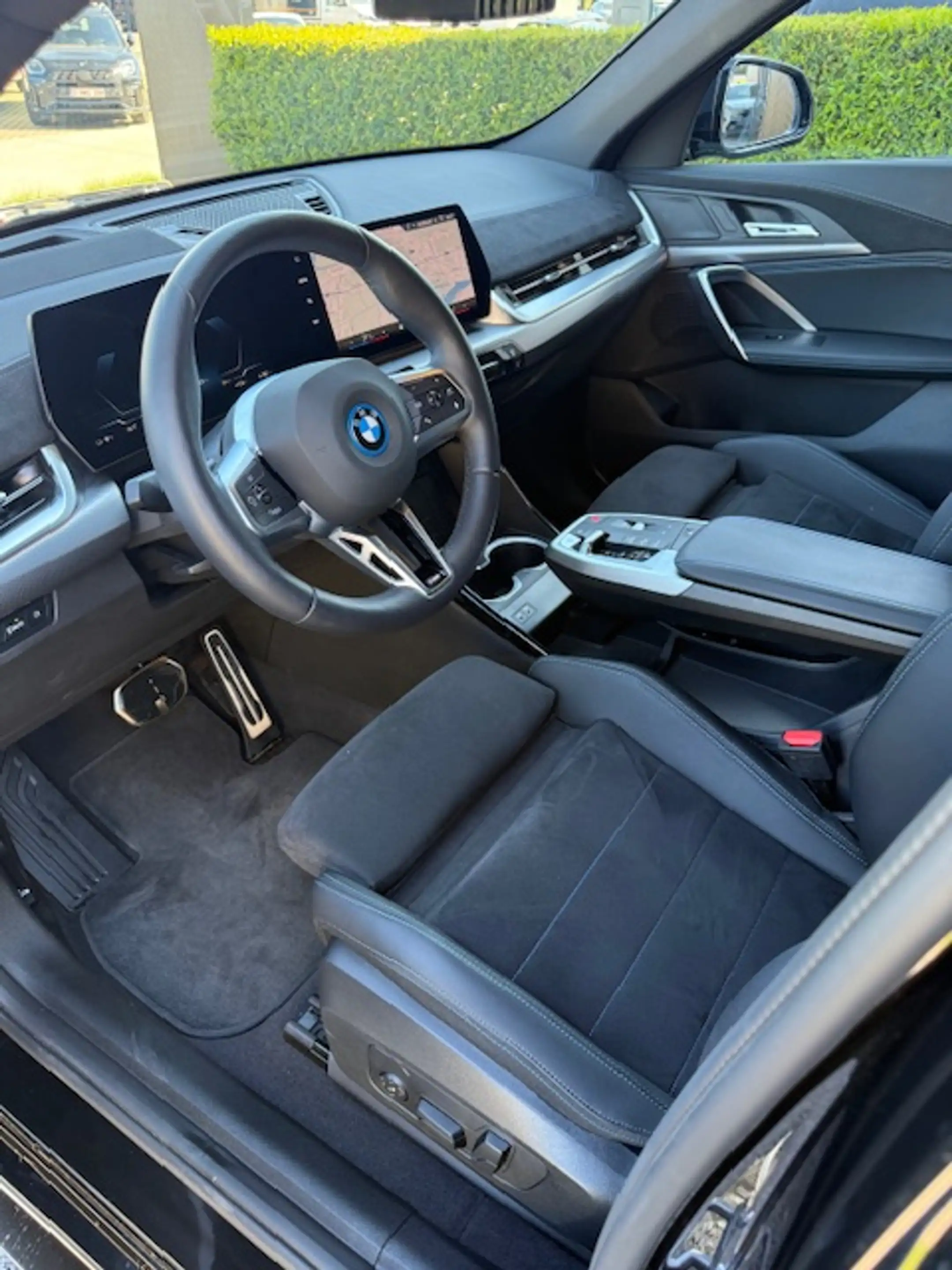 BMW iX2 iX2 eDrive20 M Sport Pro / Driving Assistant Professional/nnovation Pack... — photo 14