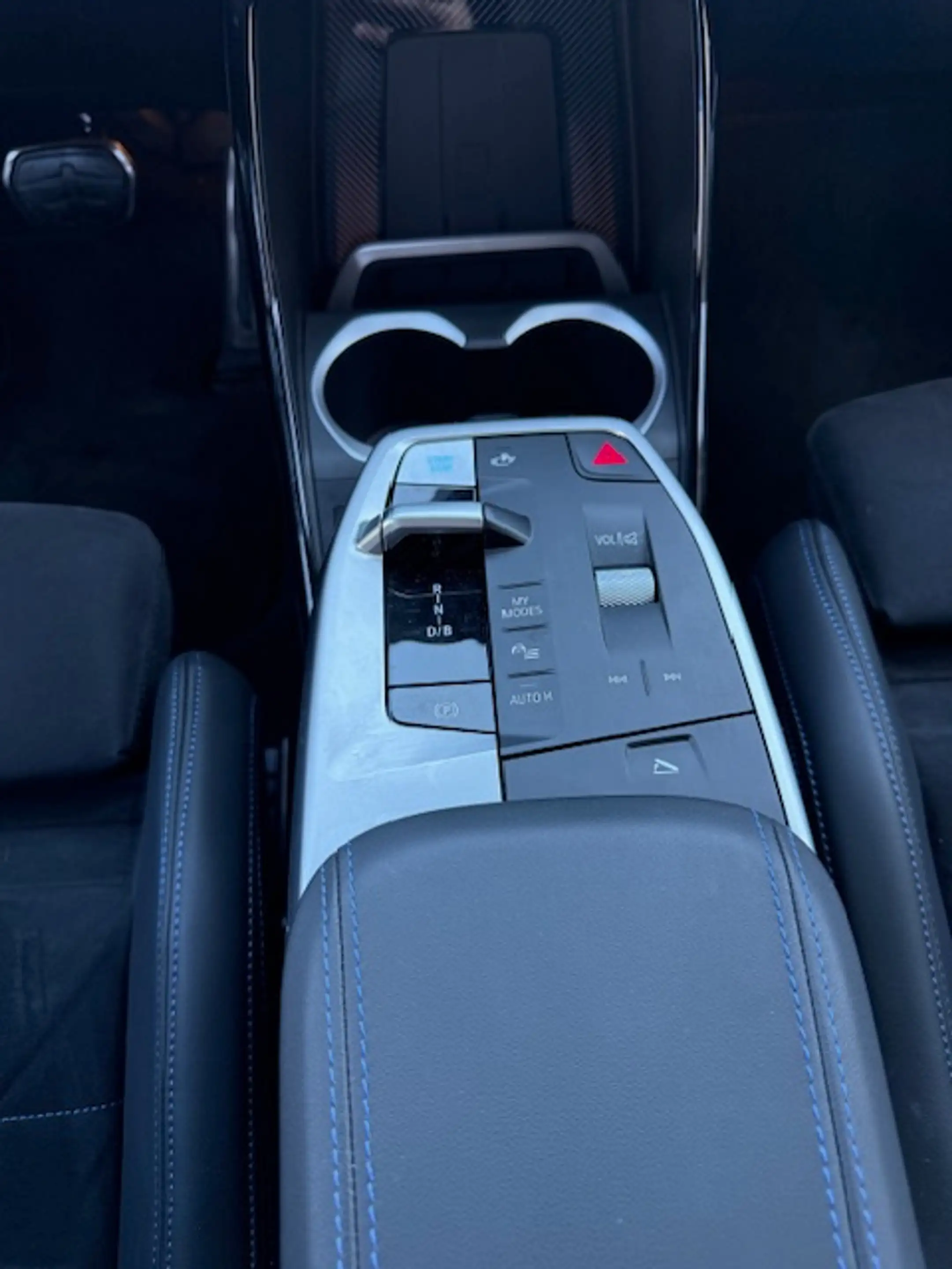 BMW iX2 iX2 eDrive20 M Sport Pro / Driving Assistant Professional/nnovation Pack... — photo 12
