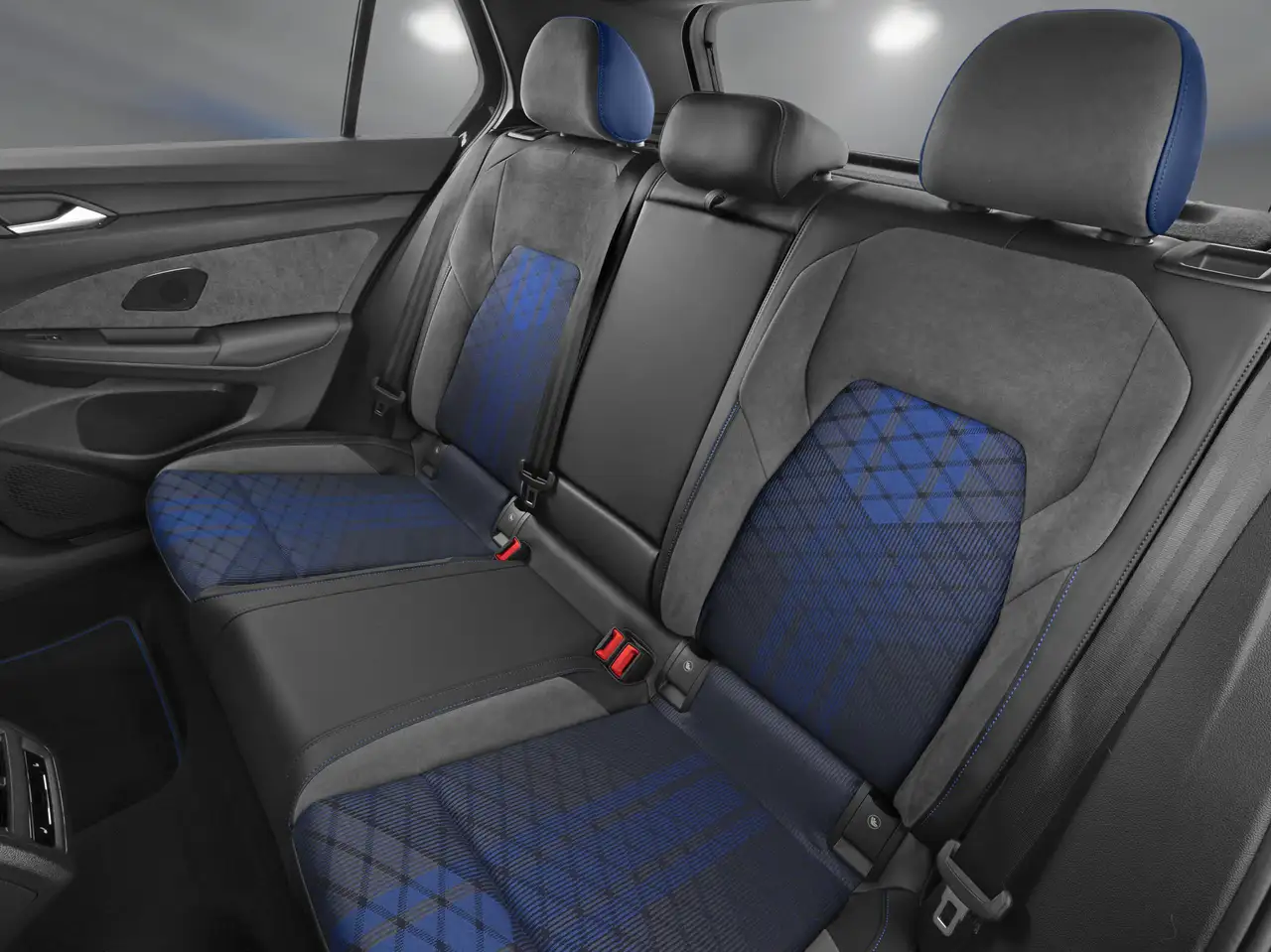 Volkswagen Golf R снимка Volkswagen Golf R