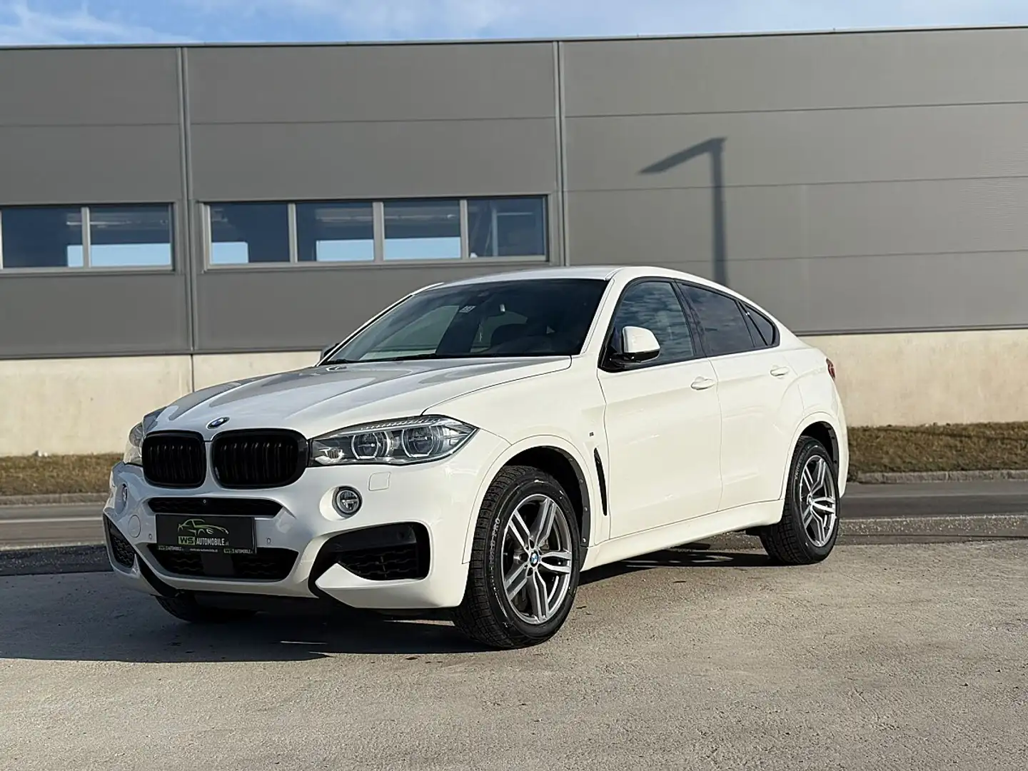 BMW X6 M 50d Sport Activity Coupé Österreich-Paket Aut. Weiß - 1