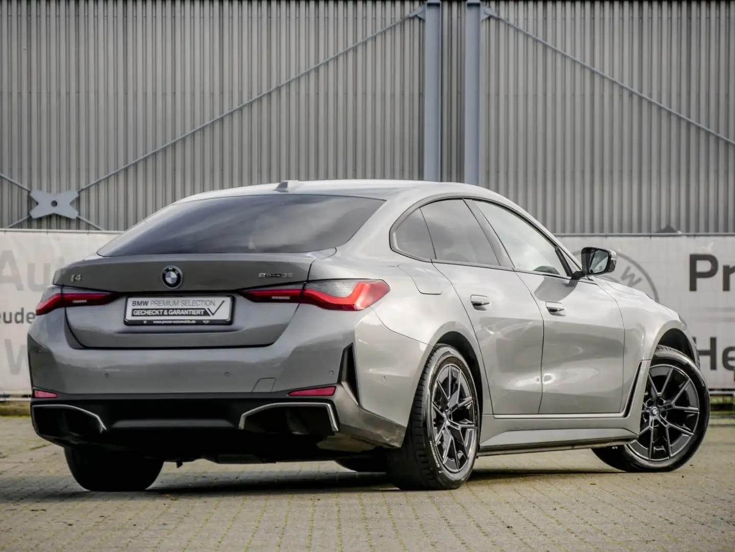 BMW i4 eDrive35 LASER+H/K+ACC+HuD+DA+PA+LHZ Grijs - 2