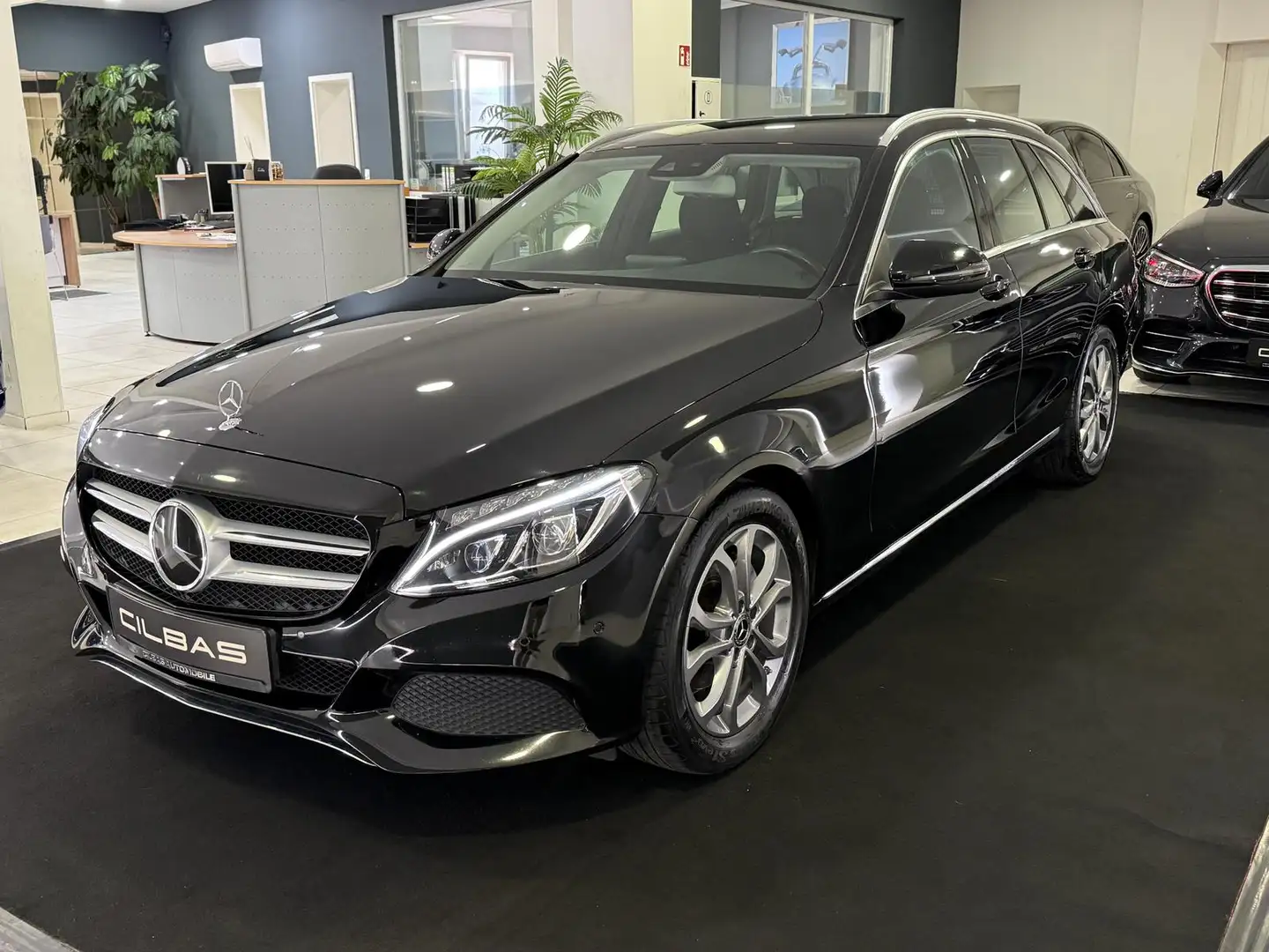 Mercedes-Benz C 220 C 220 d T Avantgarde *KAMERA*DIST*LED*SHZ*NAVI* Noir - 2