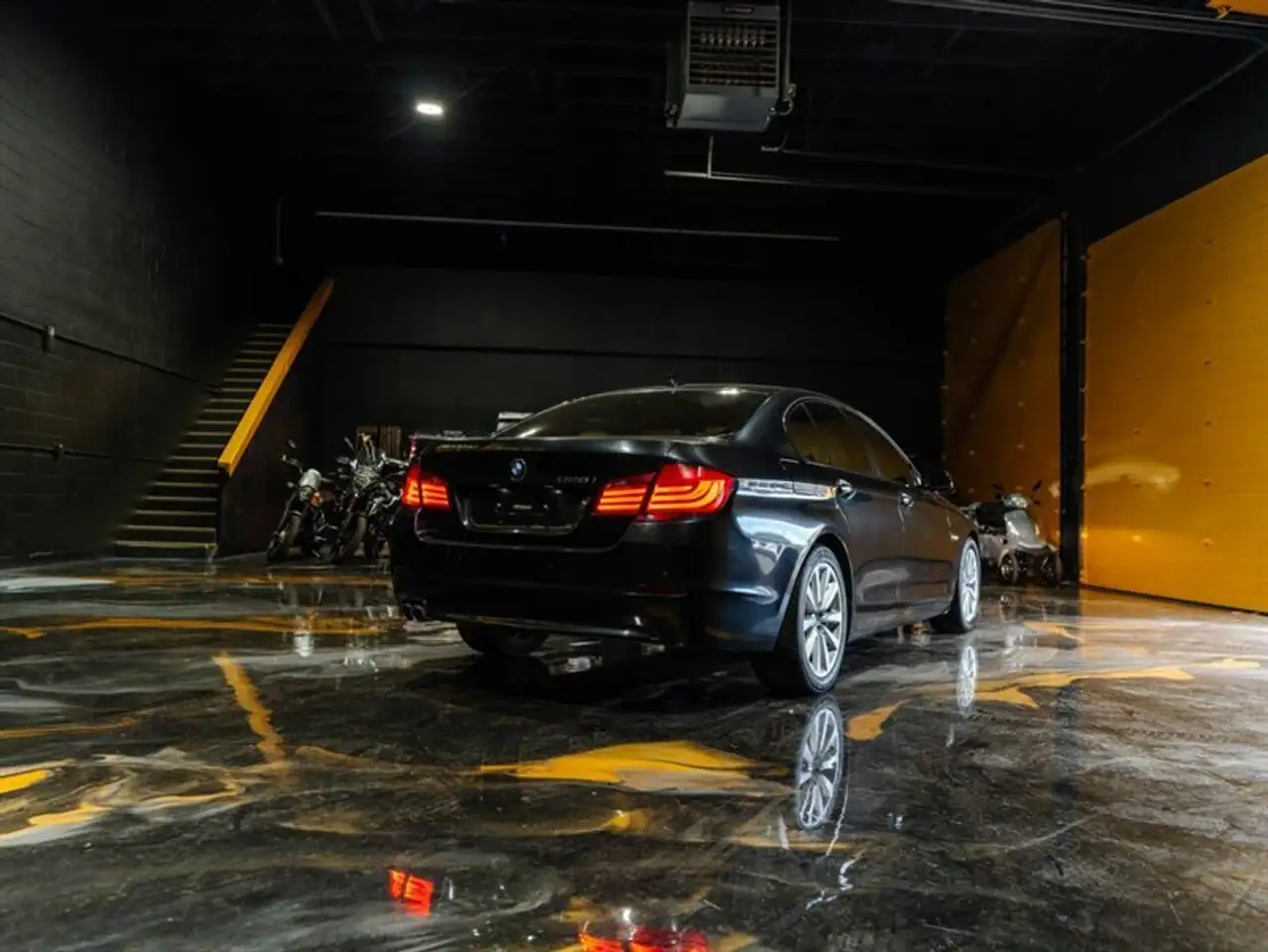 BMW 5 Series снимка BMW 5 Series