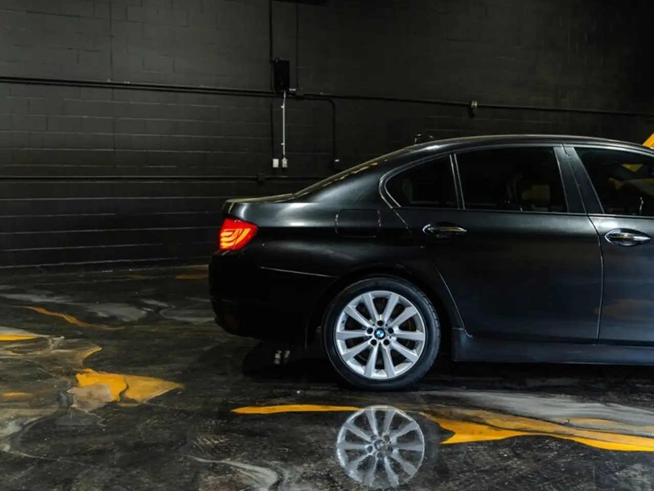 BMW 5 Series снимка BMW 5 Series