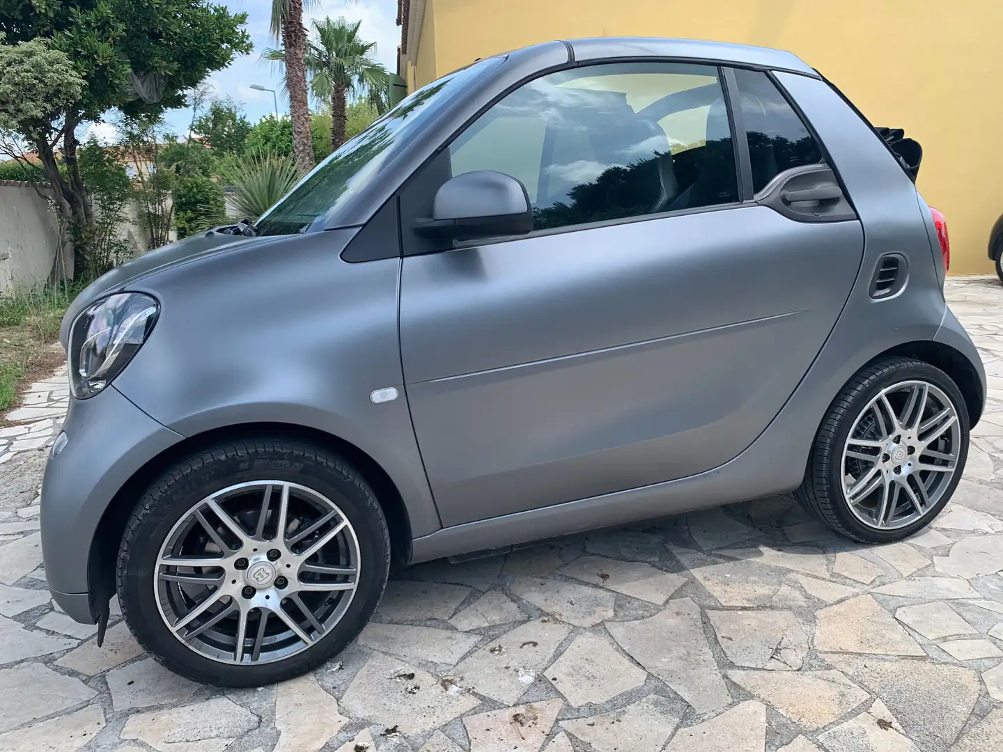 smart forTwo Fortwo Cabrio 1.0 71 ch S Gris - 1