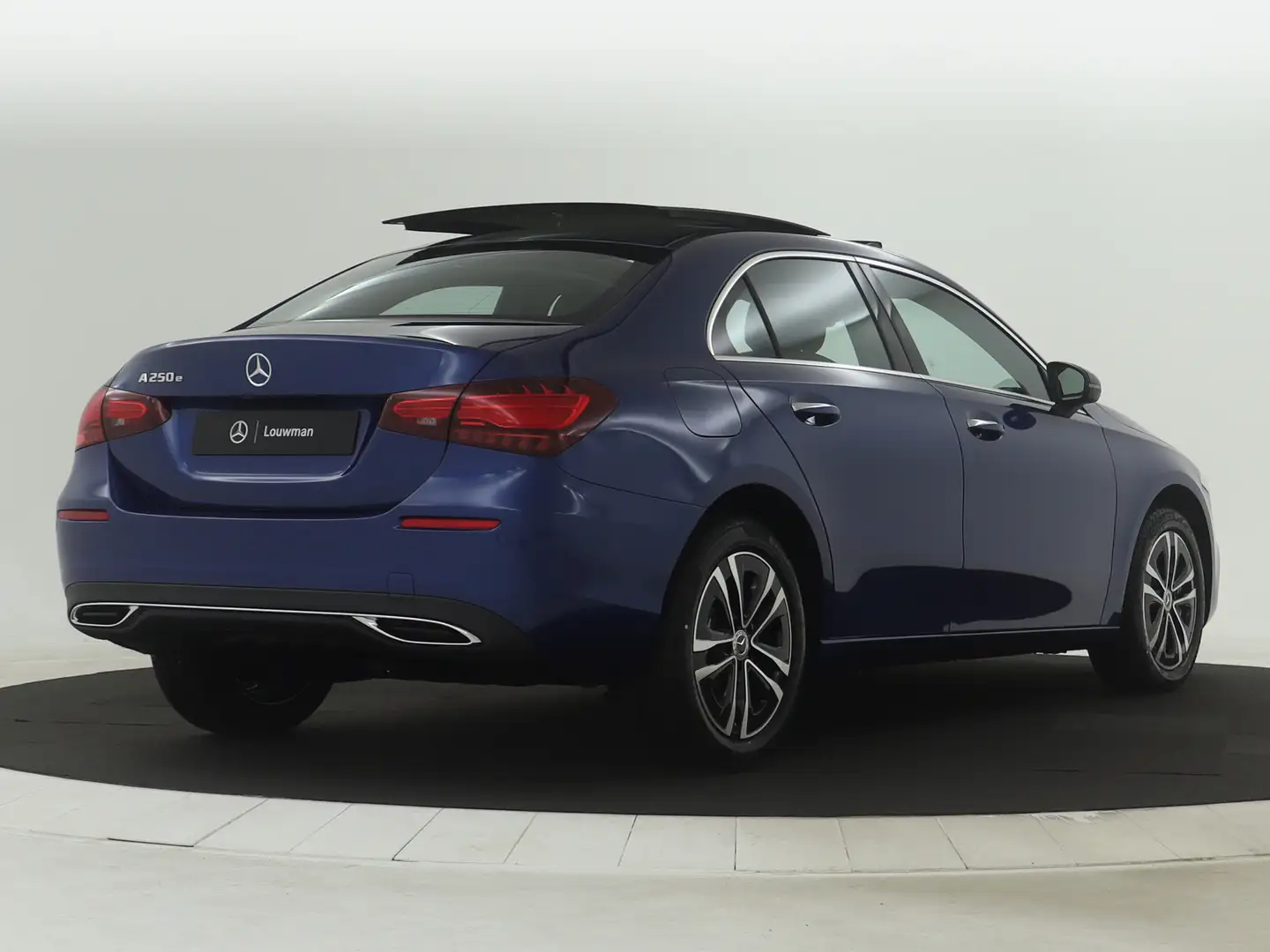 Mercedes-Benz A 250 e Star Edition Luxury Line | Parkeerpakket met ach Blauw - 2