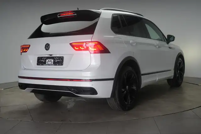 Volkswagen Tiguan view 4