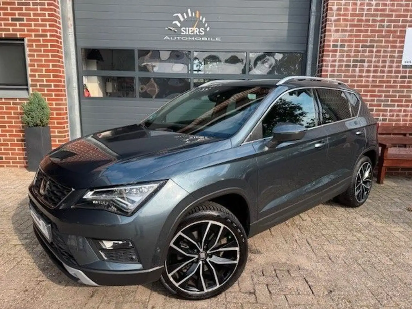 SEAT Ateca Xcellence 4Drive 2.0D 190PS,LED,DAB,PANO Grau - 1