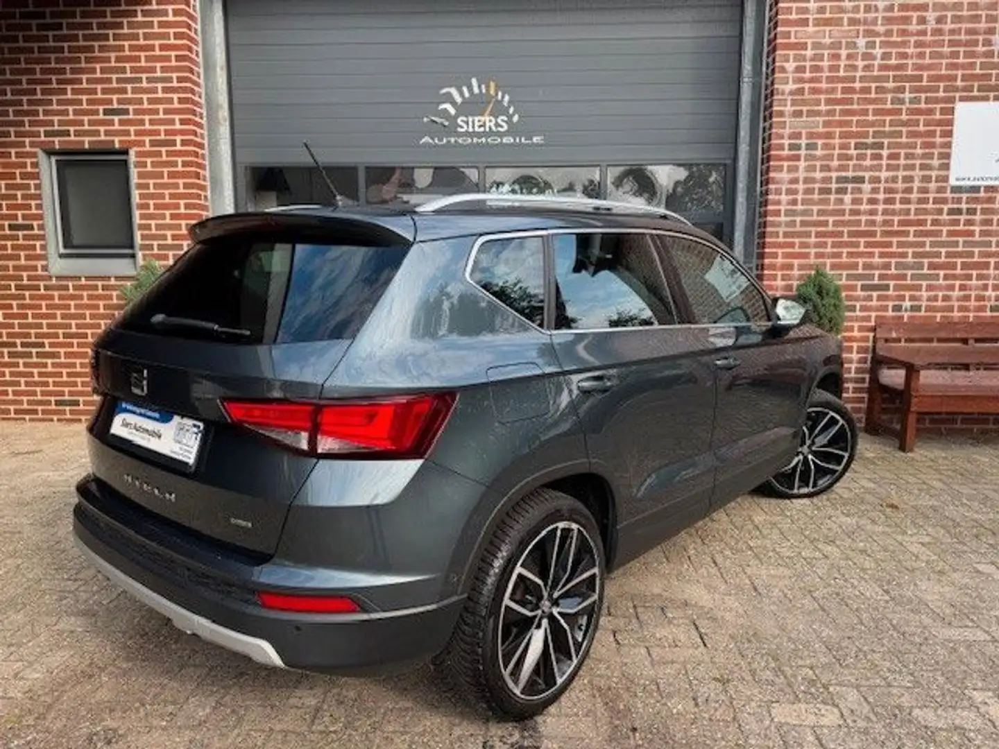 SEAT Ateca Xcellence 4Drive 2.0D 190PS,LED,DAB,PANO Grau - 2
