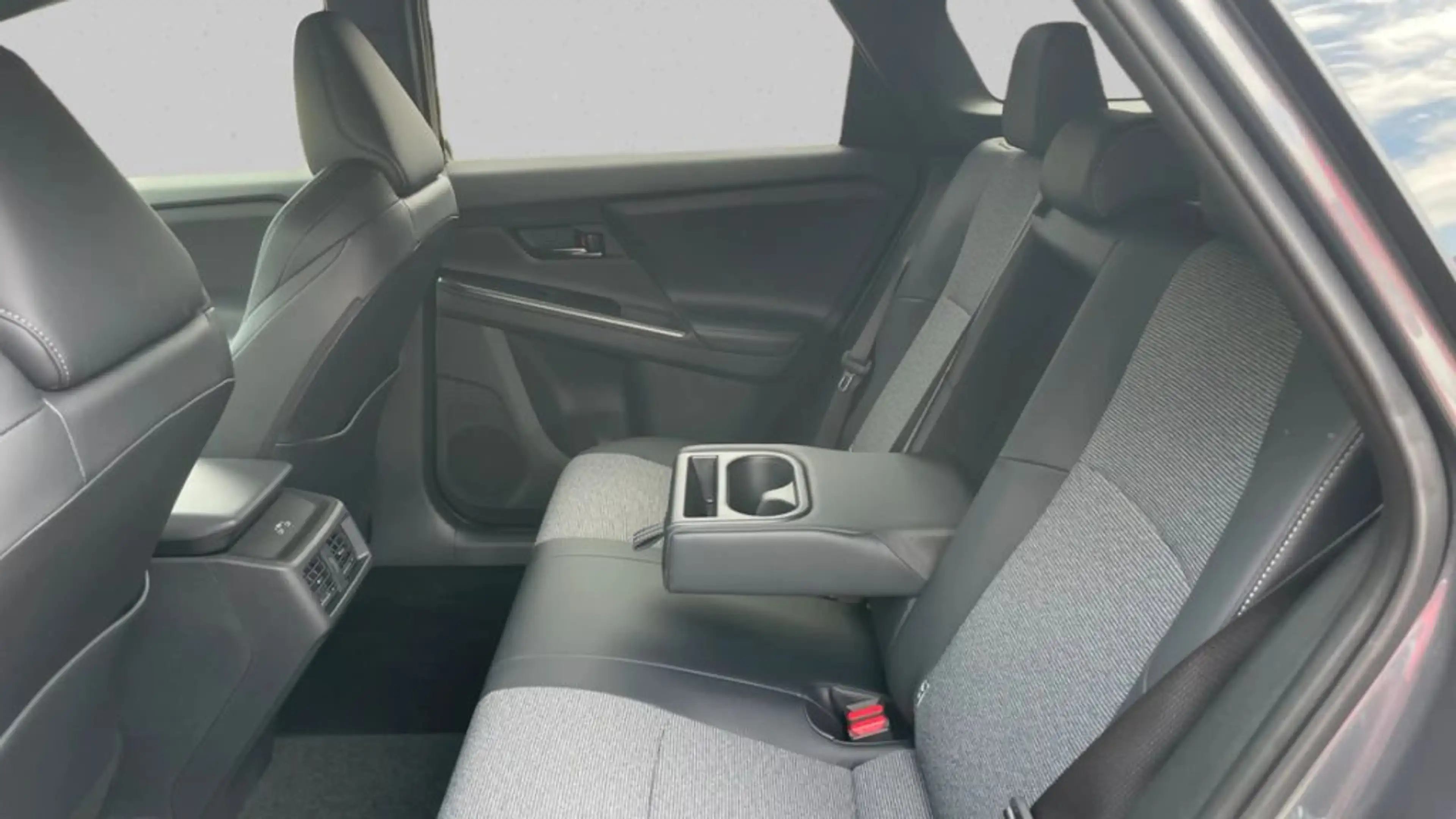 Toyota bZ4X Touring Teamplayer — photo 10