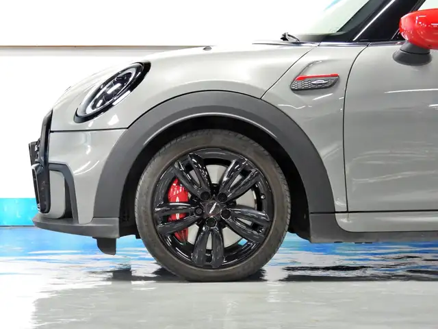 Mini Hatch view 3