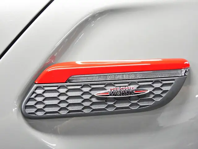 Mini Hatch view 9