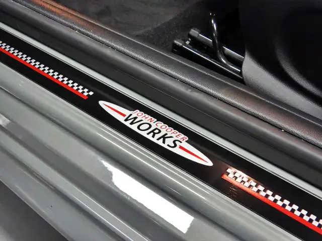 Mini Hatch view 13