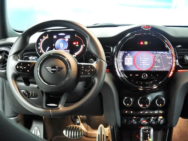 Mini Hatch view 15