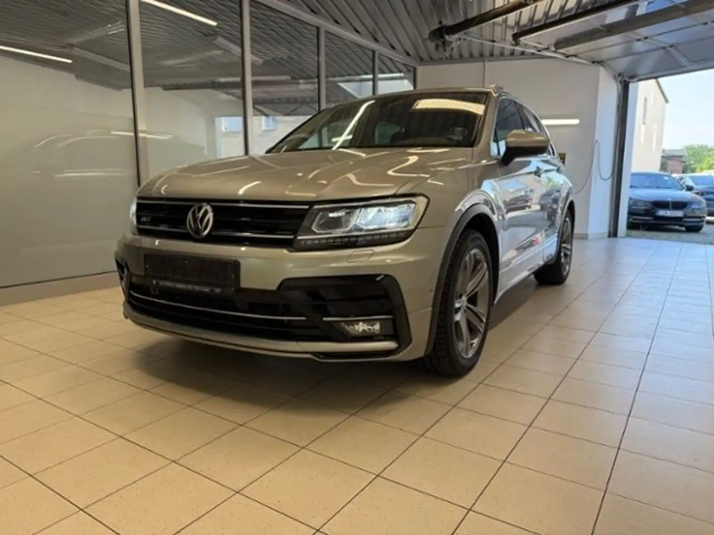Volkswagen Tiguan 1.4 TSI DSG Sound+R-Line-Paket+AHZV+Kamer Silber - 2