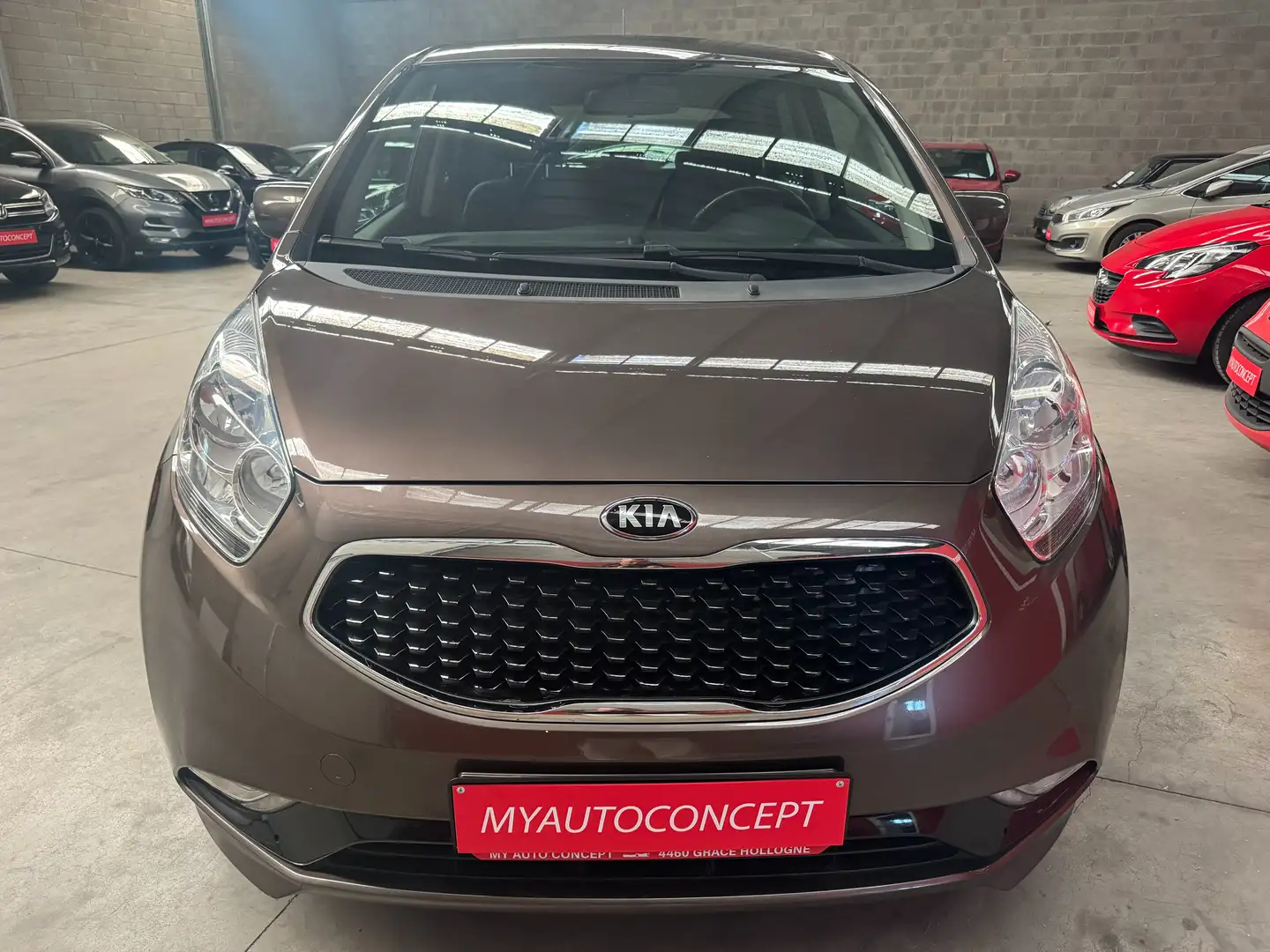 Kia Venga 1.4i World Edition ISG Marrón - 2