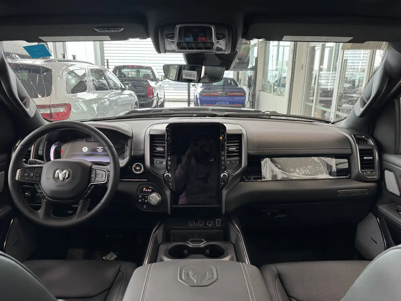 RAM 1500 снимка RAM 1500