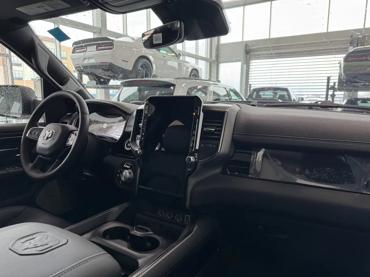 RAM 1500 снимка RAM 1500