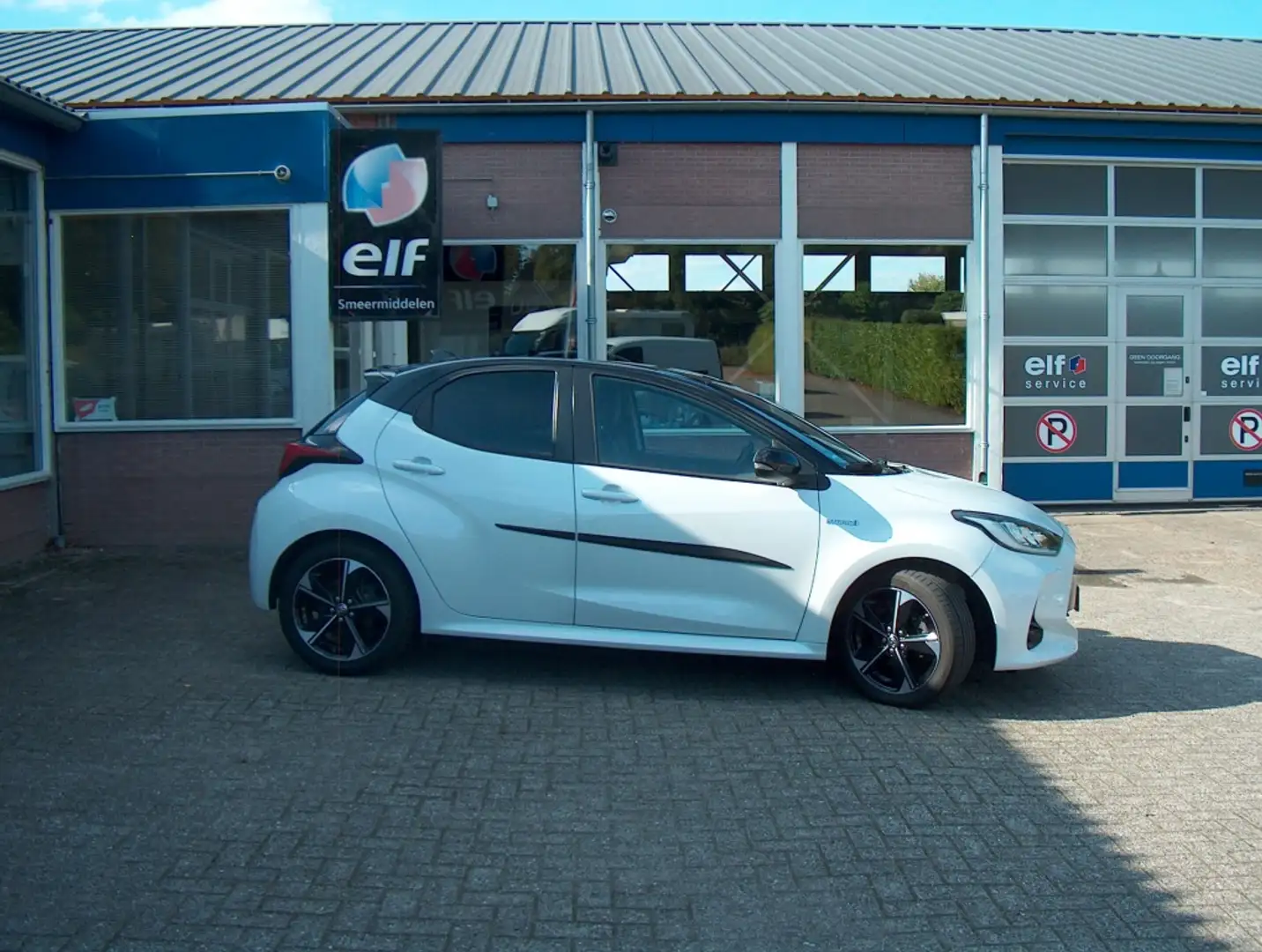 Toyota Yaris 1.5 Hyb. Launch Ed. Blanc - 2