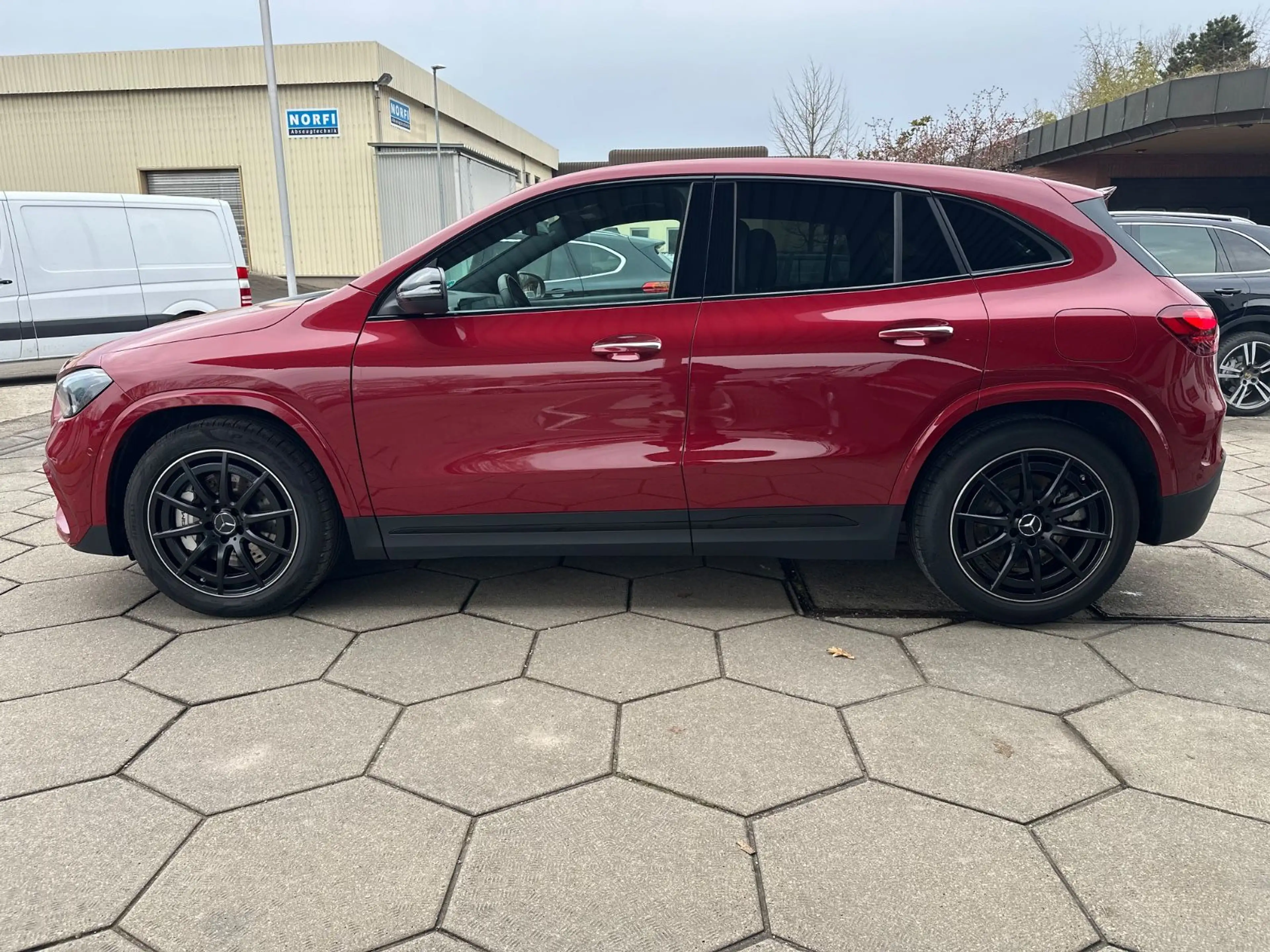 Mercedes-Benz GLA 35 AMG 4Matic Leder RFK Lenkradheizung — photo 9