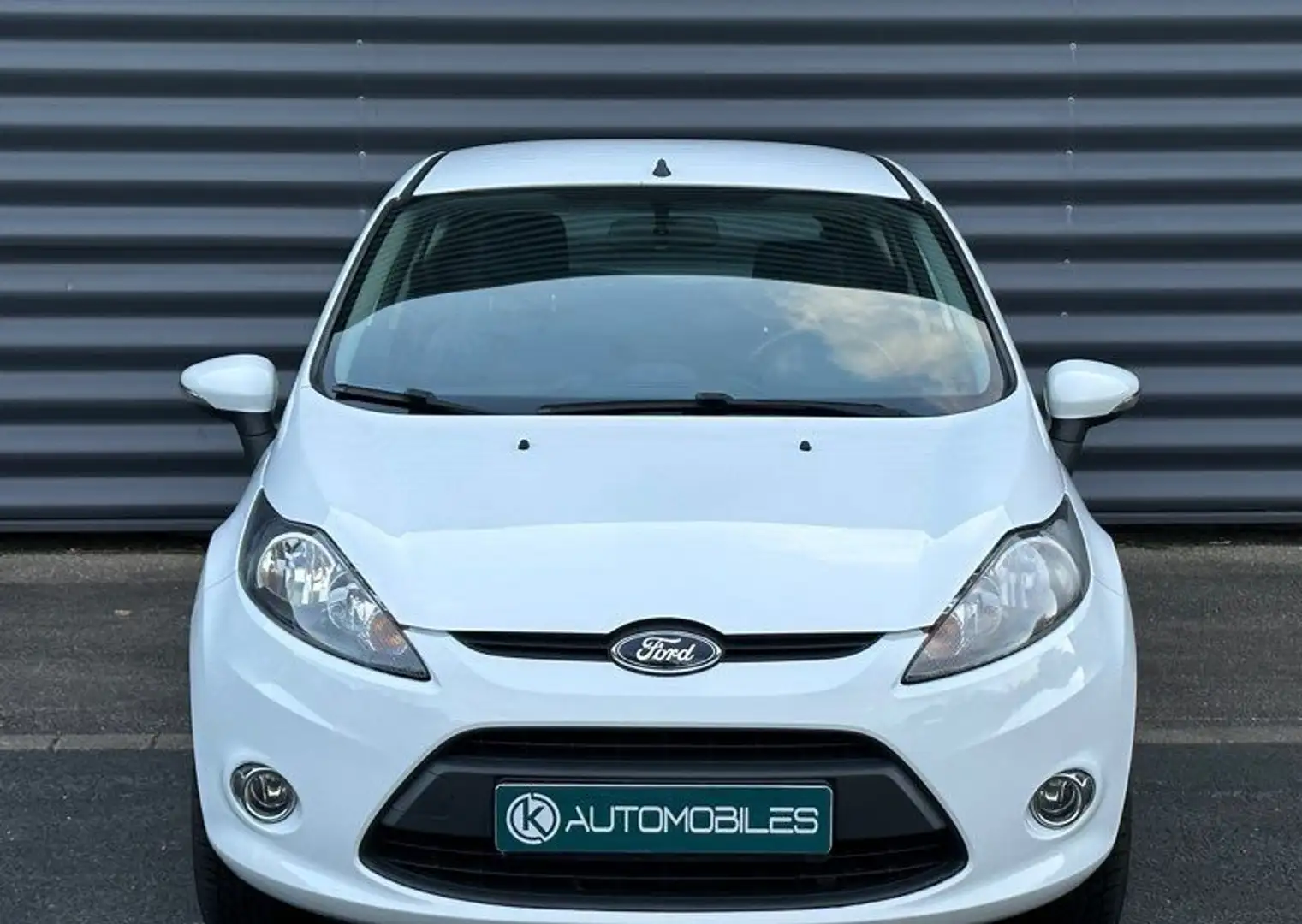 Ford Fiesta 1.25 82CH PACK AMBIENTE 98500KM BVM5 1ère MAIN SIÈGES CHAUFFANTS Blanc - 2