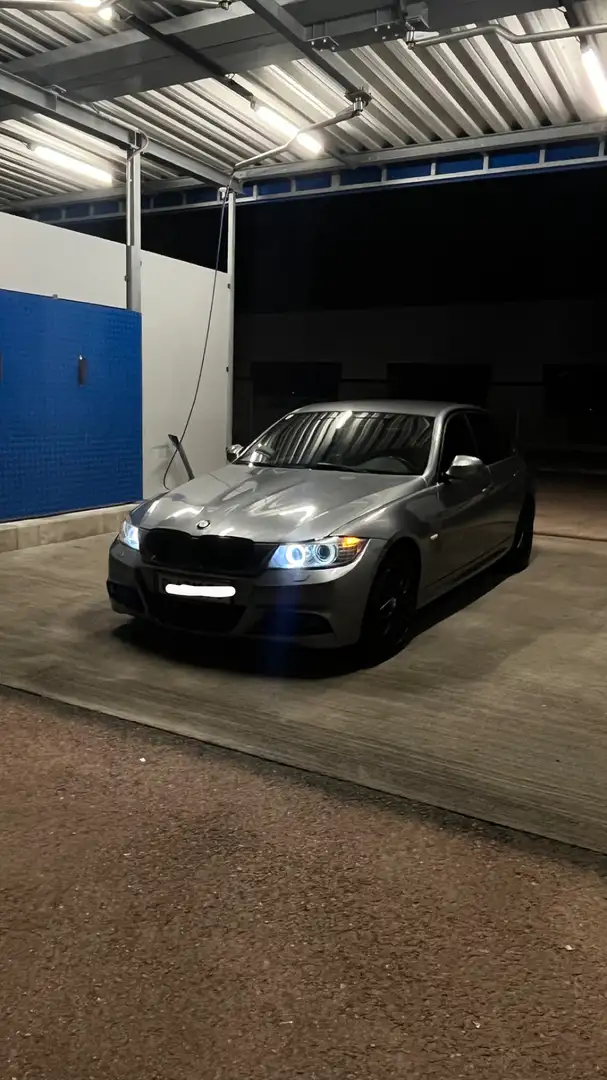 BMW 325 xDrive N53 Motor Grau - 1