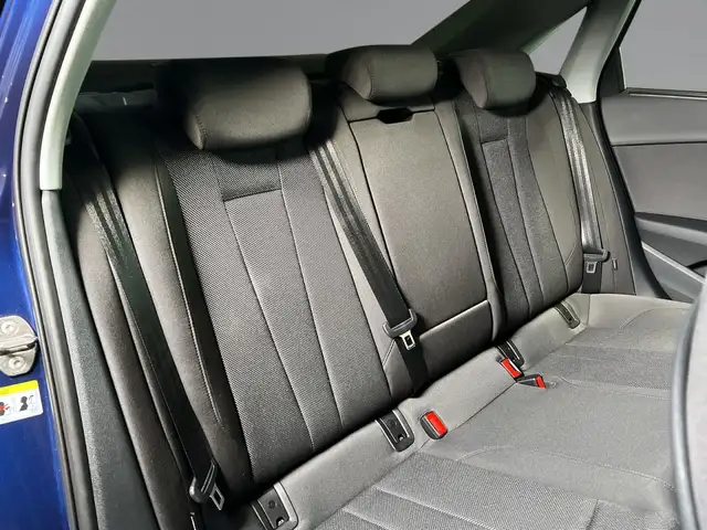 Audi A4 view 8