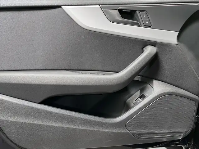 Audi A4 view 14