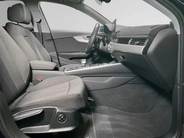 Audi A4 view 9