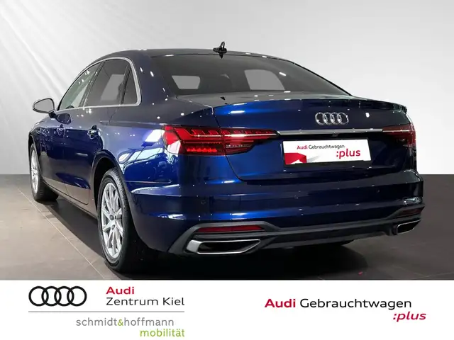 Audi A4 view 4
