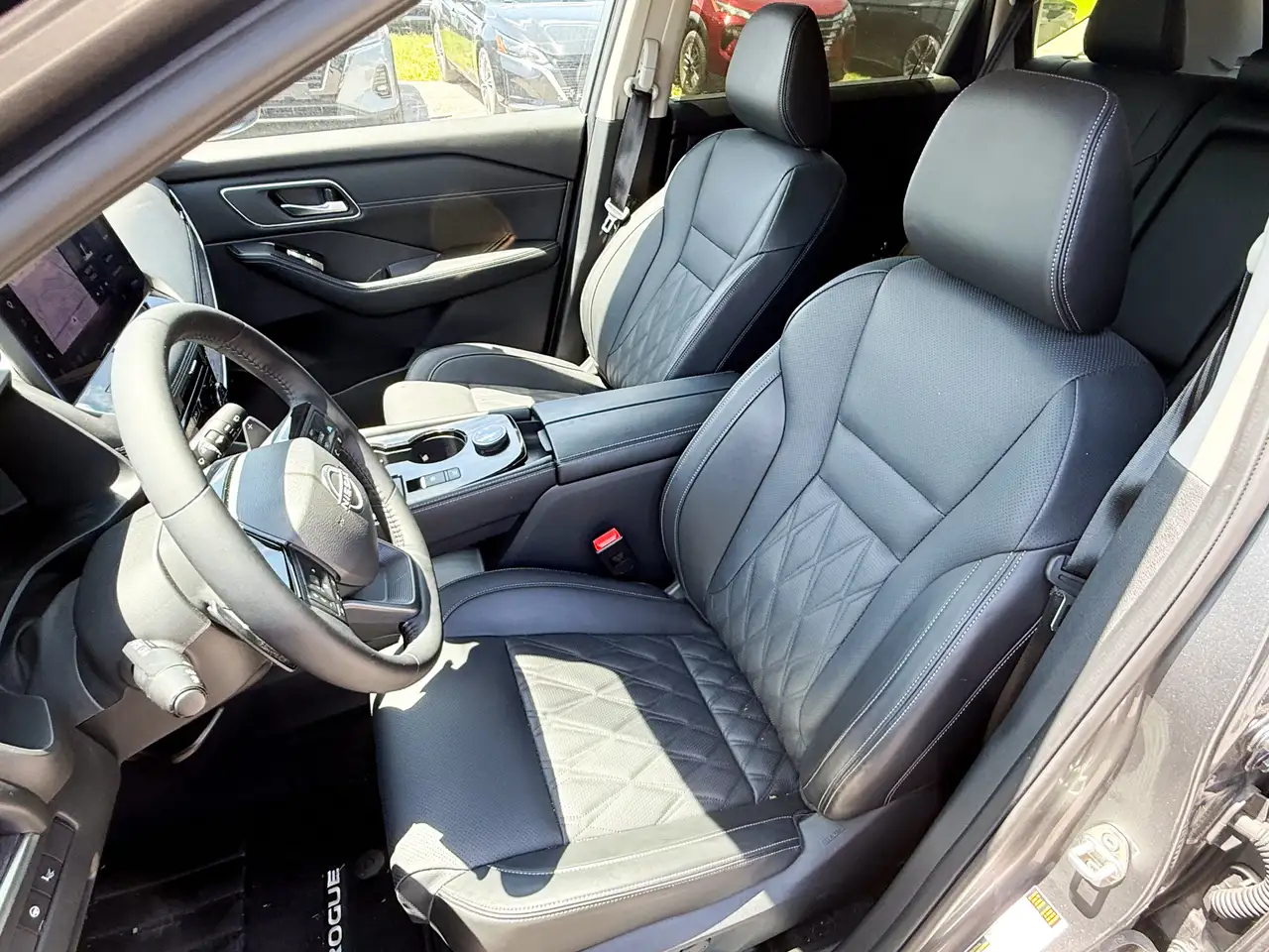 Nissan Rogue снимка Nissan Rogue