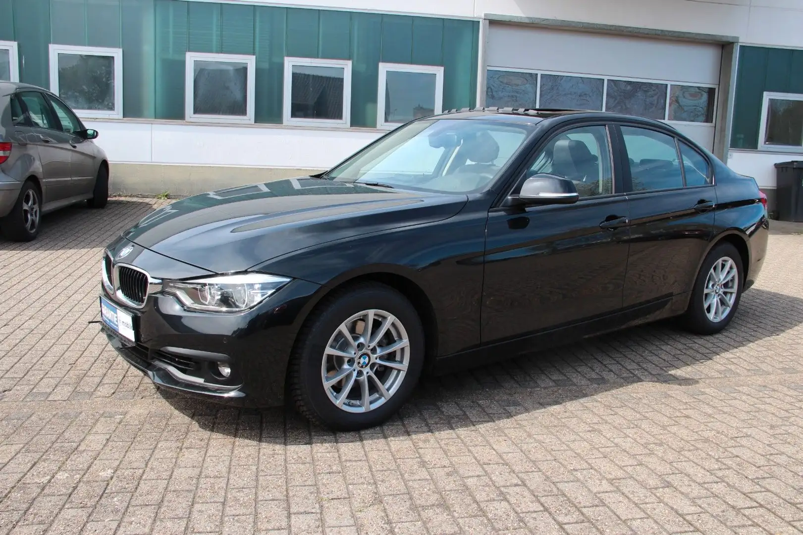 BMW 320 i Advantage, Navi, PDC, GSD Negro - 1