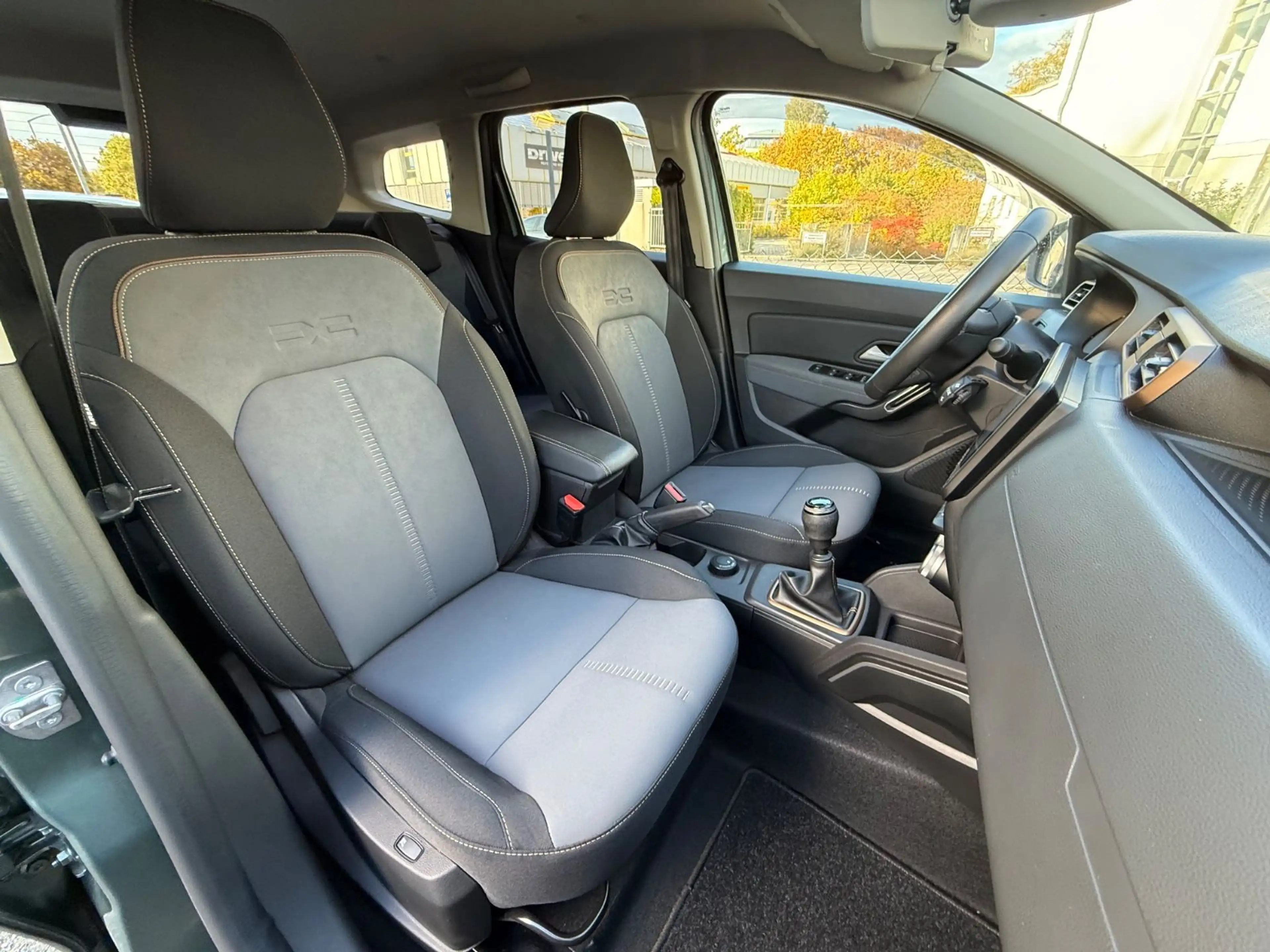 Dacia Duster II Extreme+ 4WD 360CAM NAVI SHZ KLIMA — photo 7