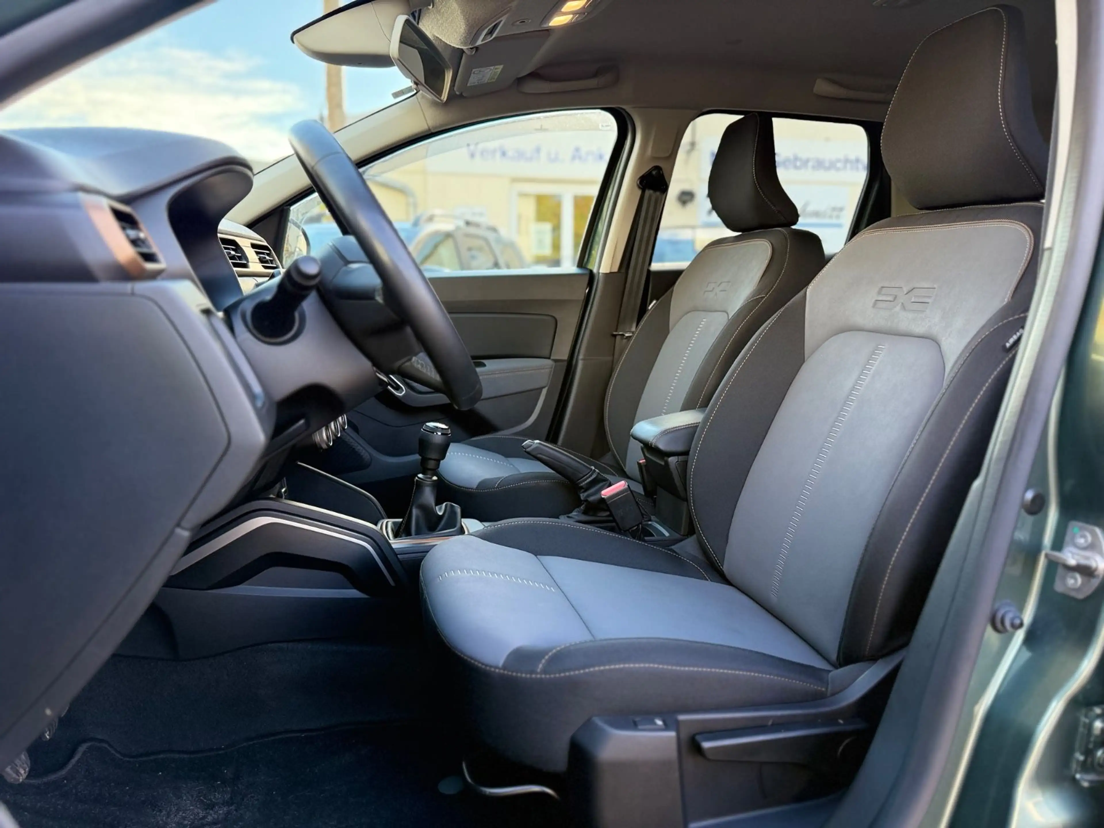 Dacia Duster II Extreme+ 4WD 360CAM NAVI SHZ KLIMA — photo 13