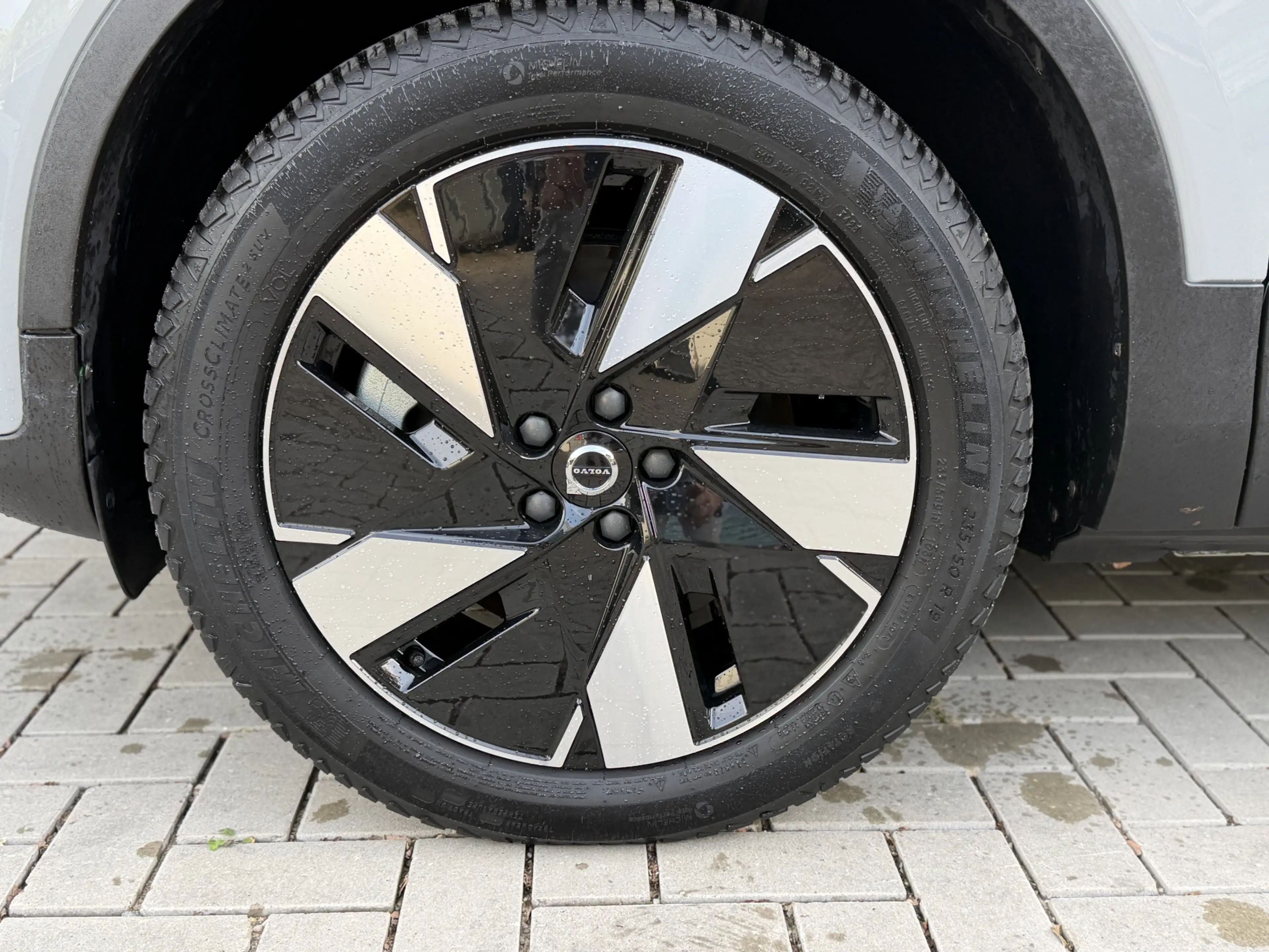 Volvo C40 Single Motor Extended Range Ultimate 82 kWh — photo 4