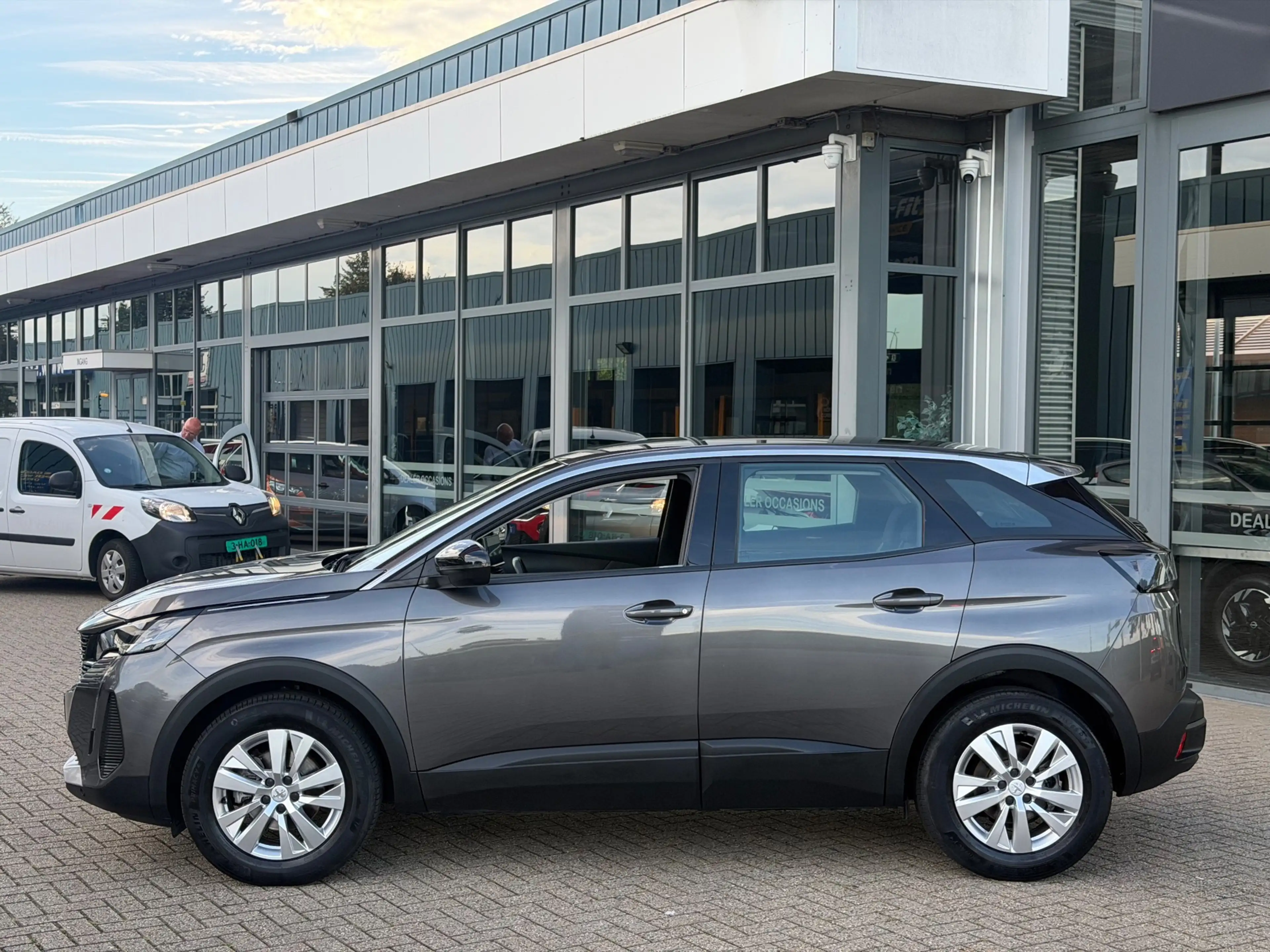 Peugeot 3008 1.2 PureTech Active Pack Business Airco Lmv Cruise — photo 4