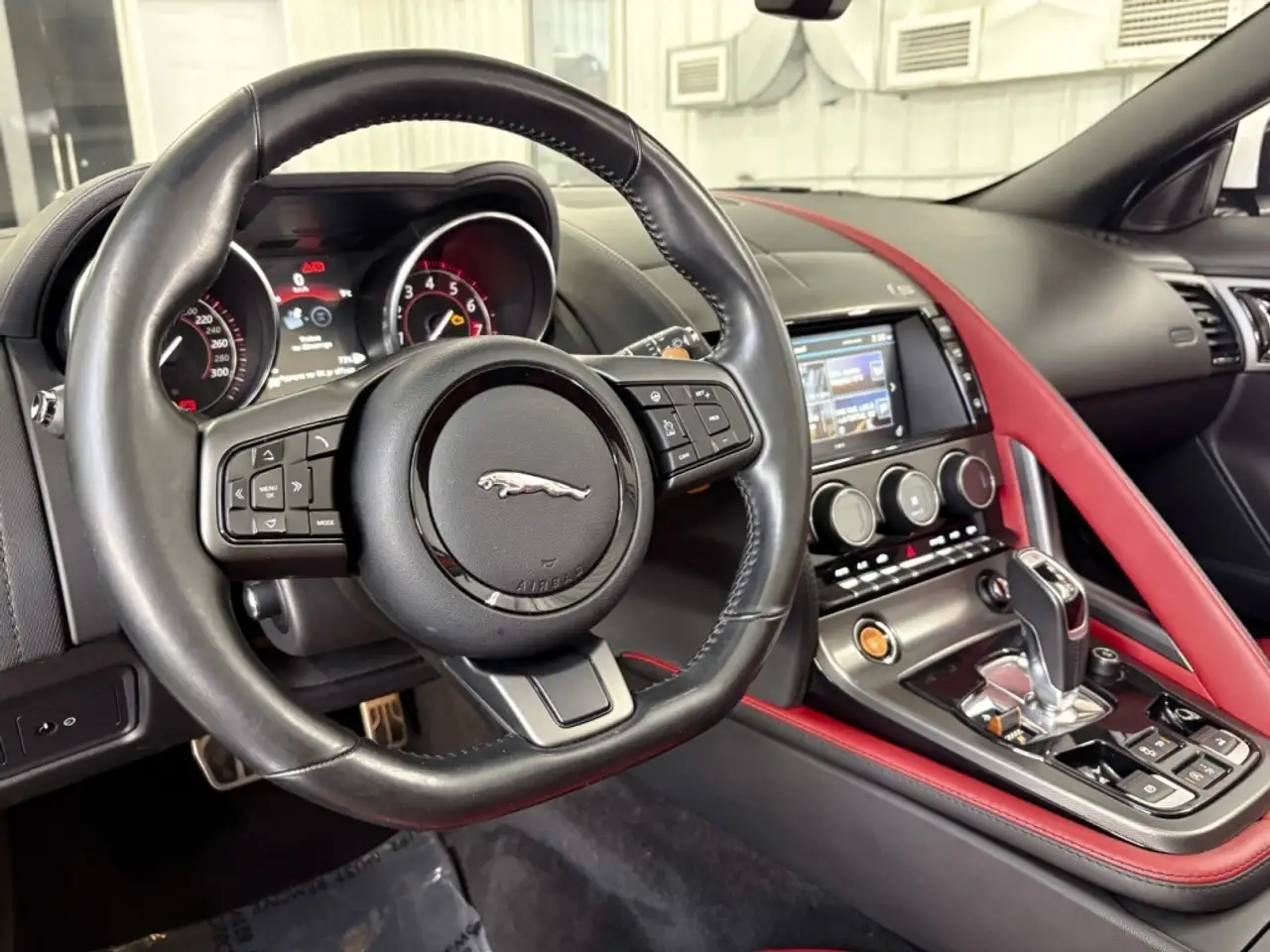 Jaguar F-Type снимка Jaguar F-Type