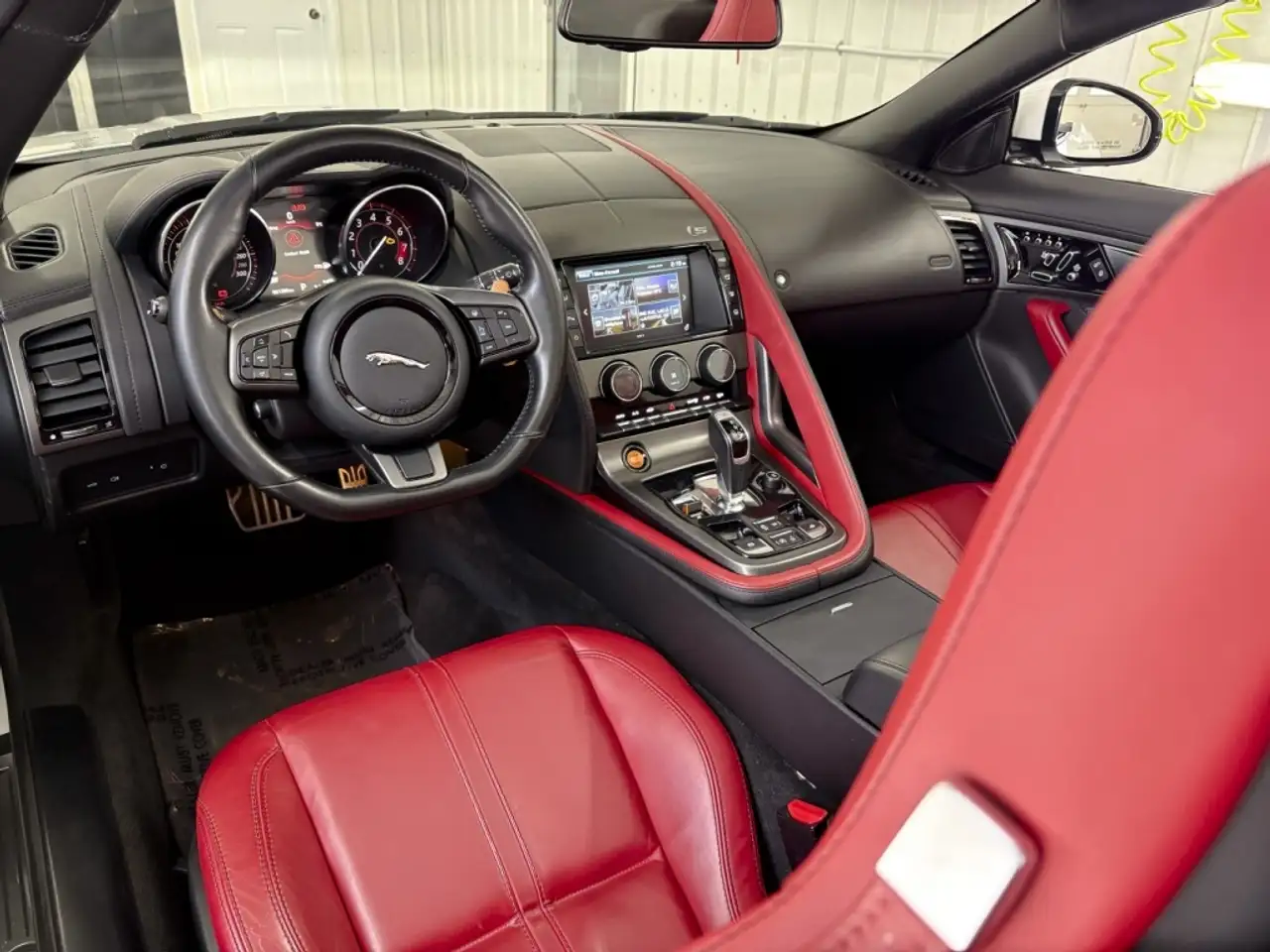 Jaguar F-Type снимка Jaguar F-Type