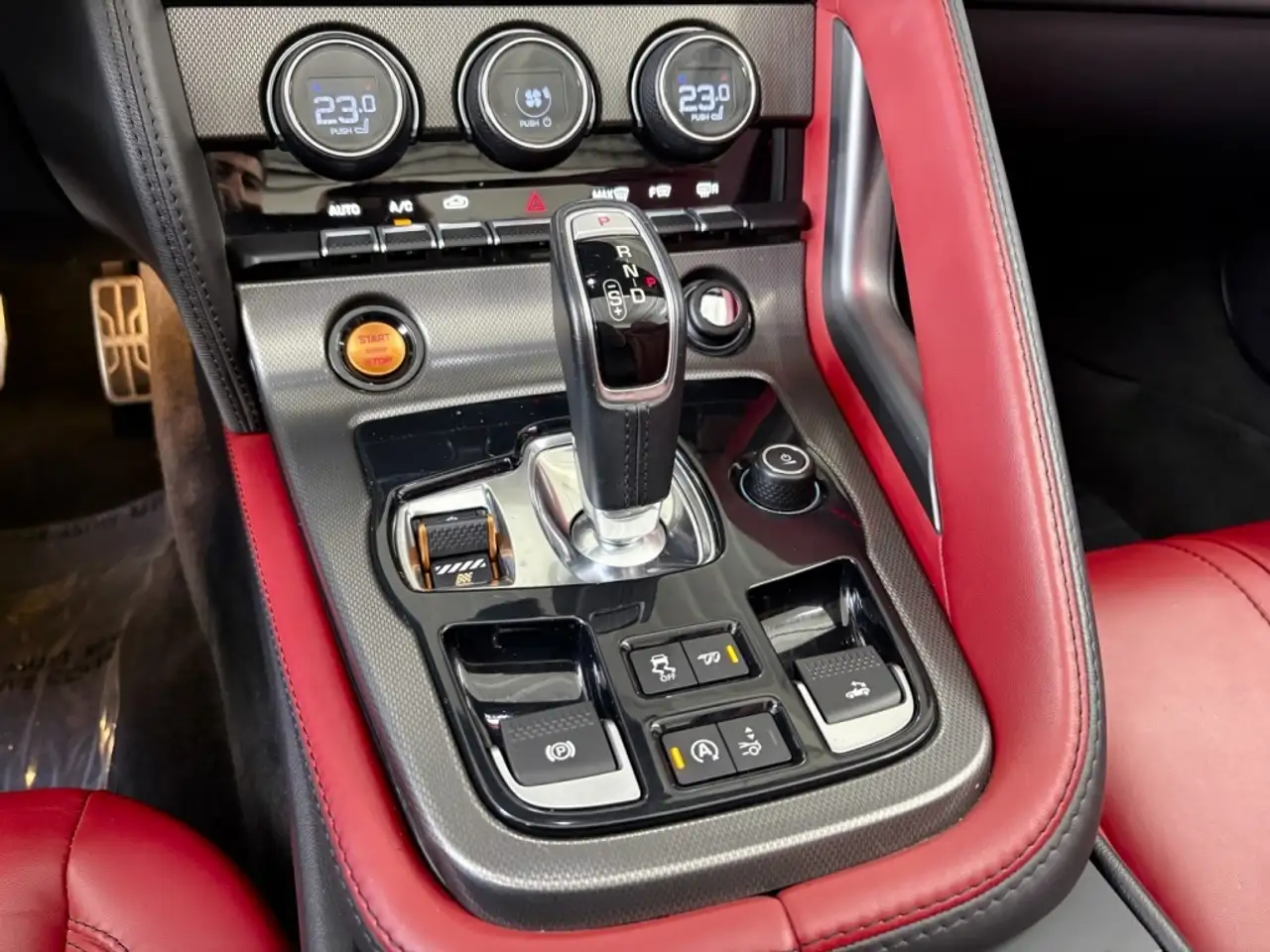 Jaguar F-Type снимка Jaguar F-Type