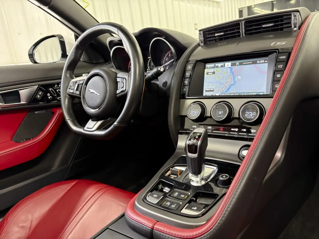 Jaguar F-Type снимка Jaguar F-Type
