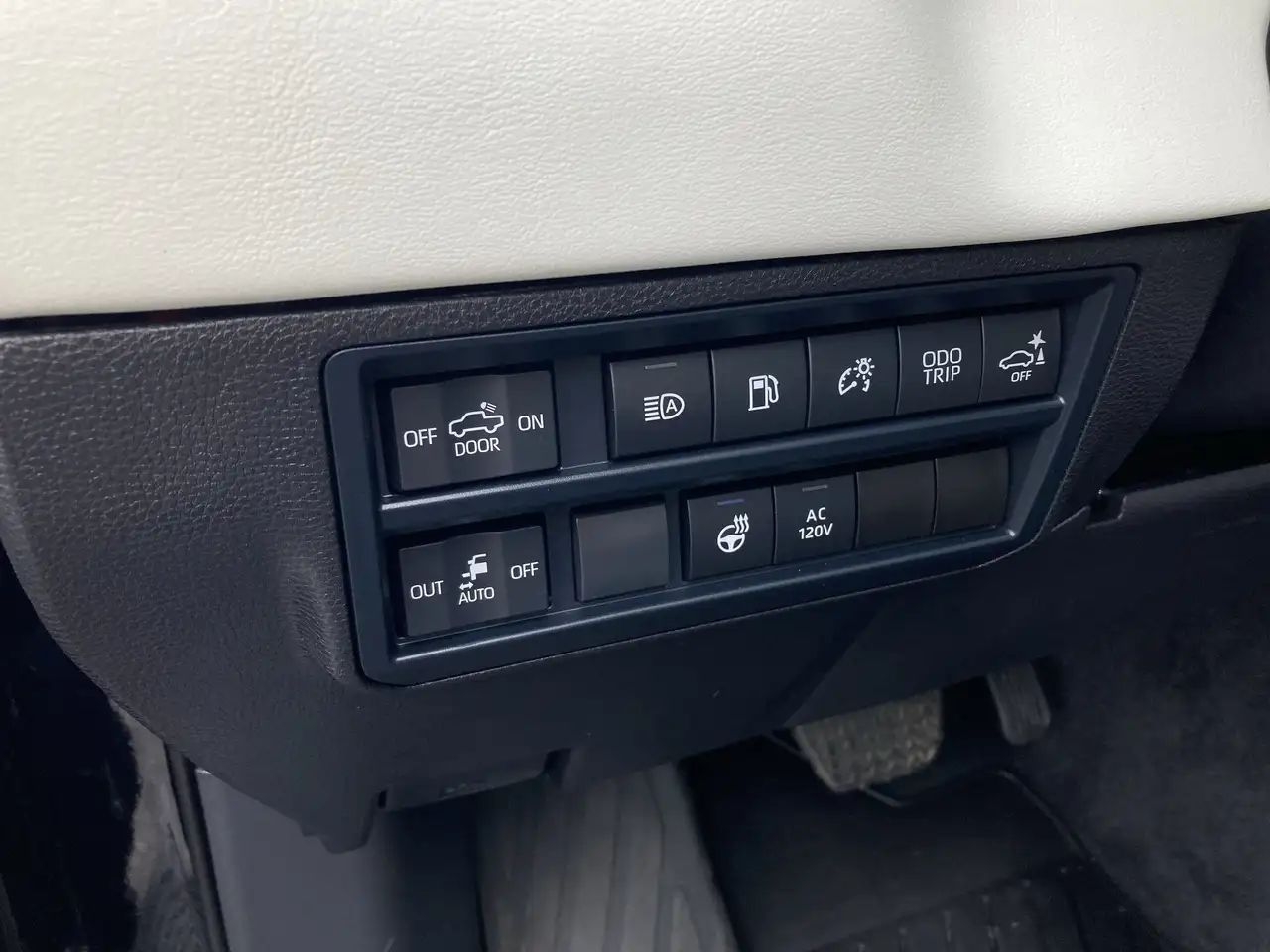 Toyota Tundra снимка Toyota Tundra