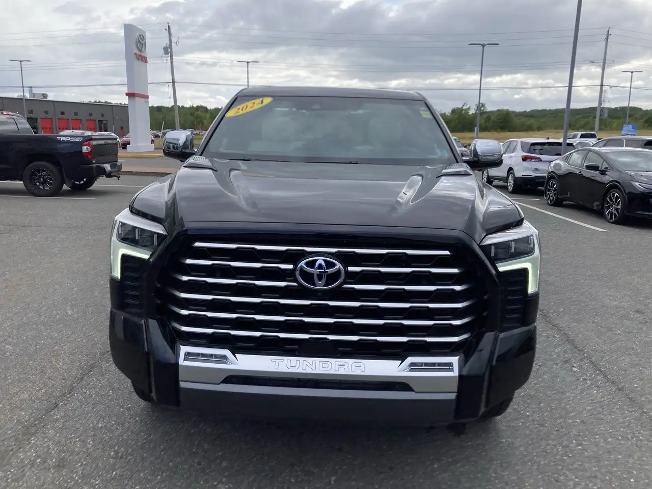 Toyota Tundra снимка Toyota Tundra
