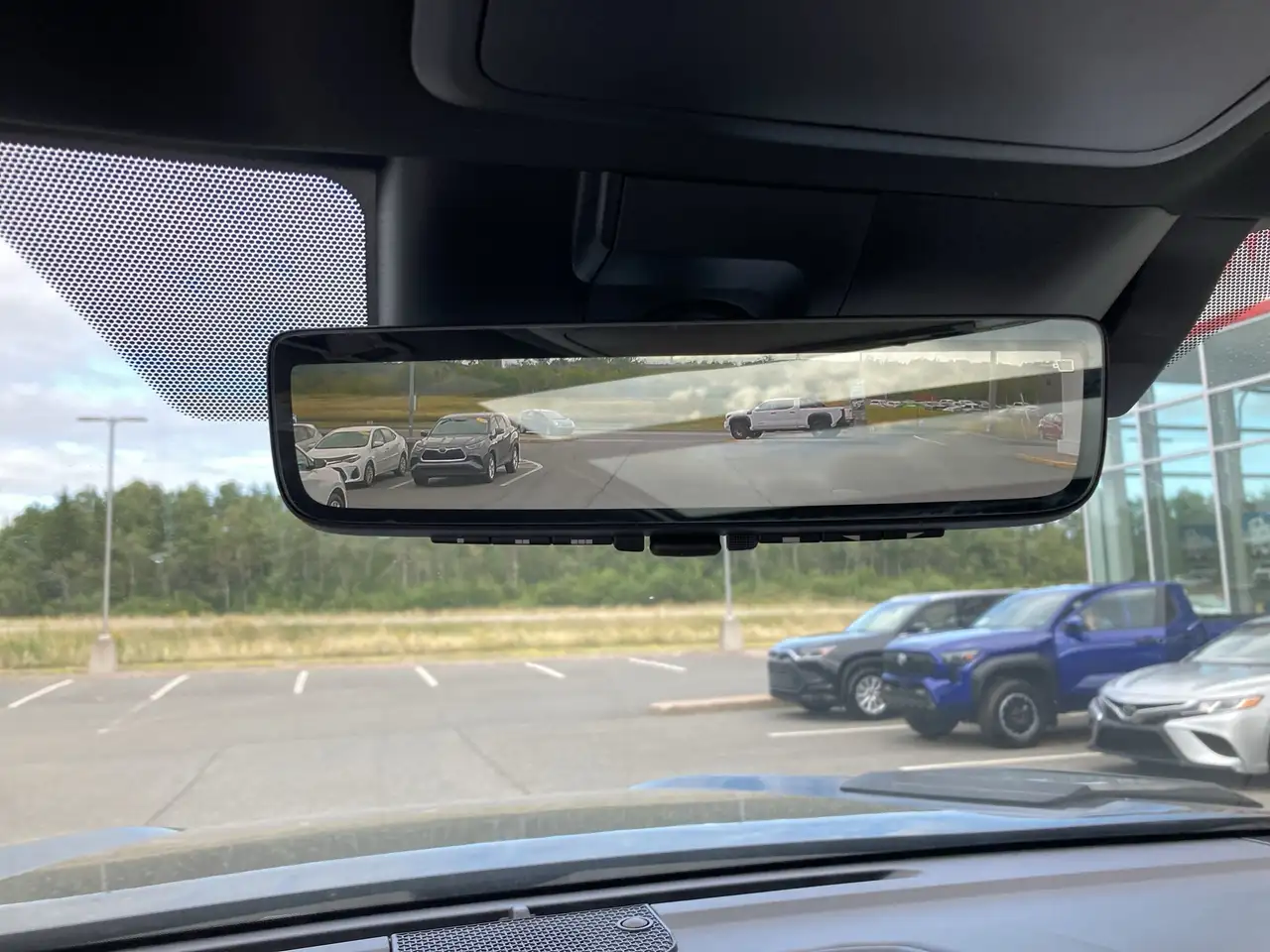 Toyota Tundra снимка Toyota Tundra