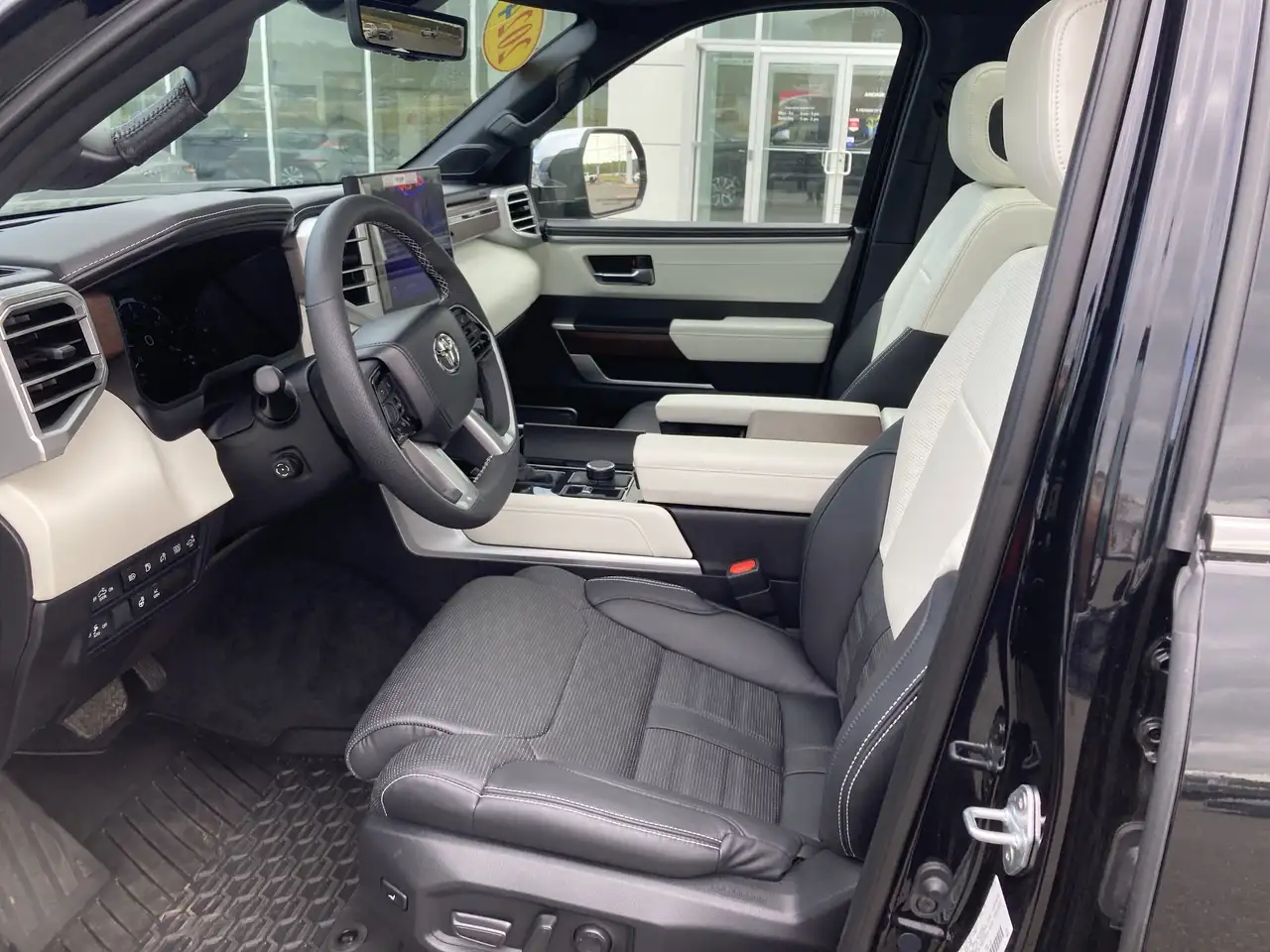 Toyota Tundra снимка Toyota Tundra
