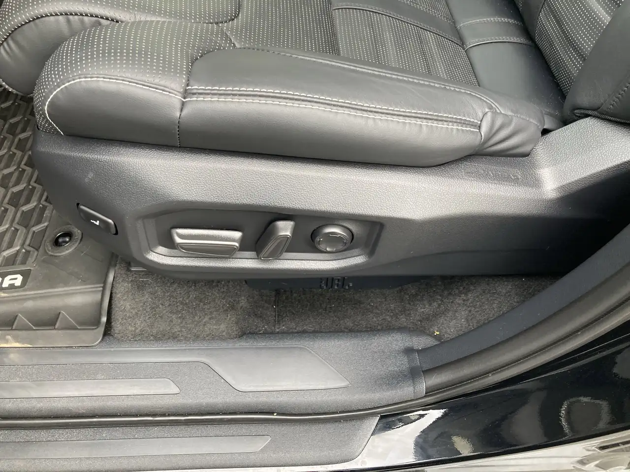Toyota Tundra снимка Toyota Tundra