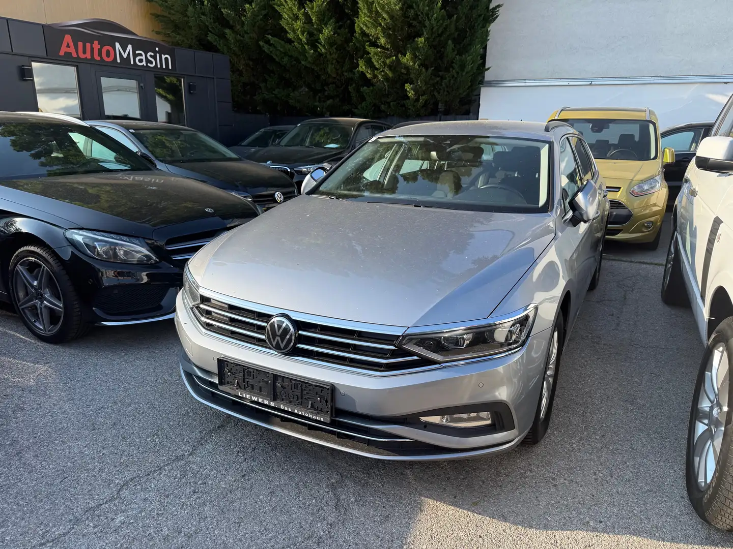 Volkswagen Passat Variant Business 2,0 SCR TDI DSG Grau - 1