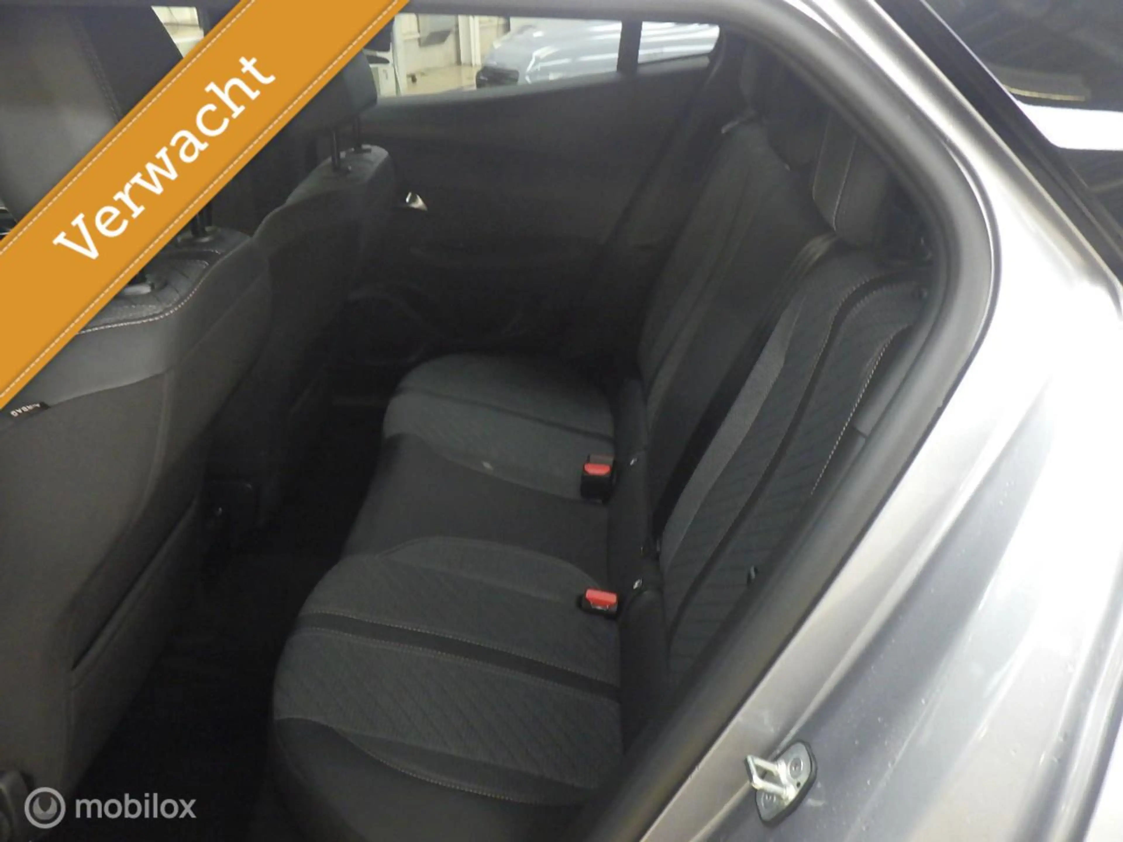 Peugeot e-2008 EV Allure Avantage 54 kWh — photo 11