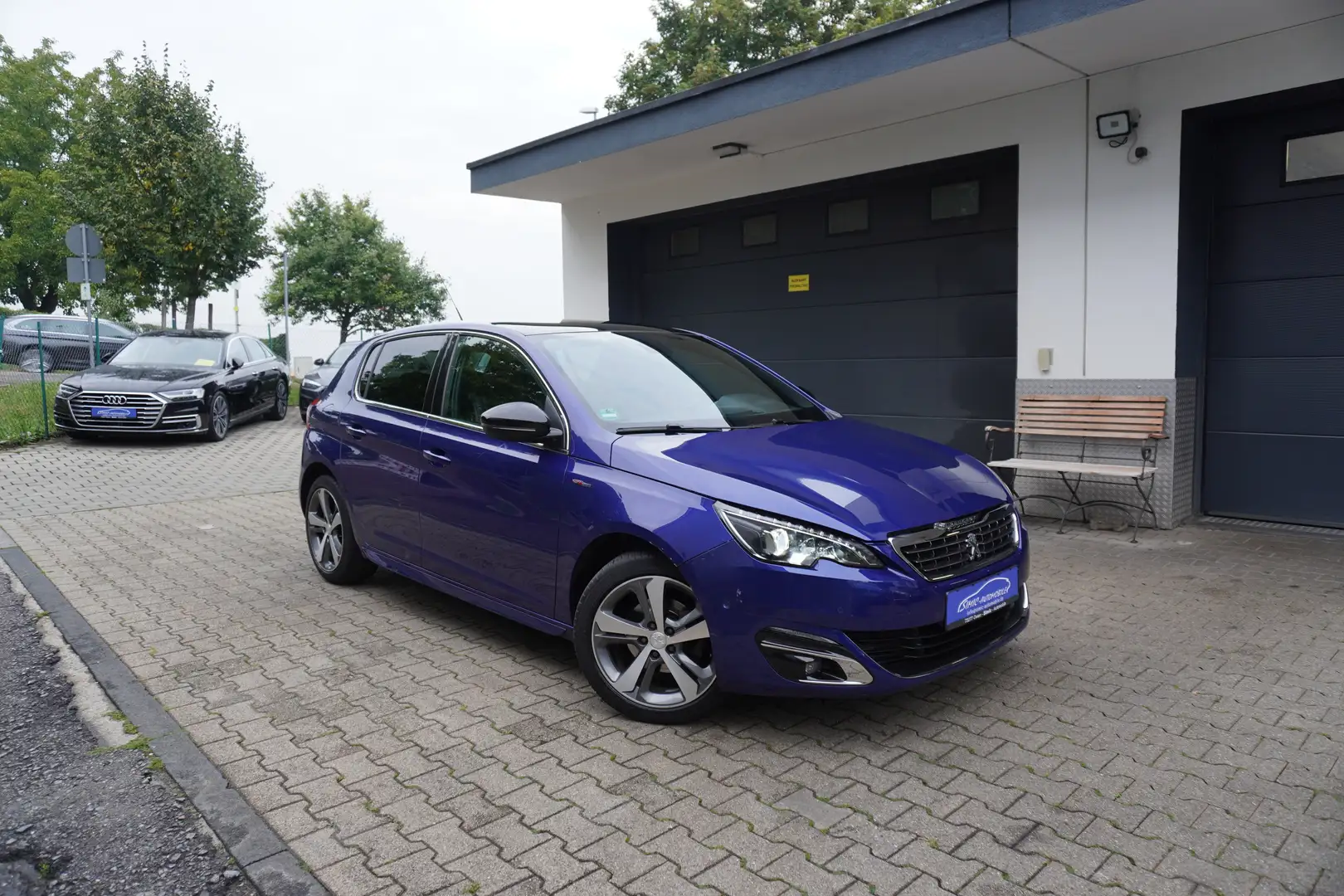 Peugeot 308 1.2 GT-Line Aut. LEDER+NAVI+PANO+ALU+PDC+Org.57Tkm Bleu - 1