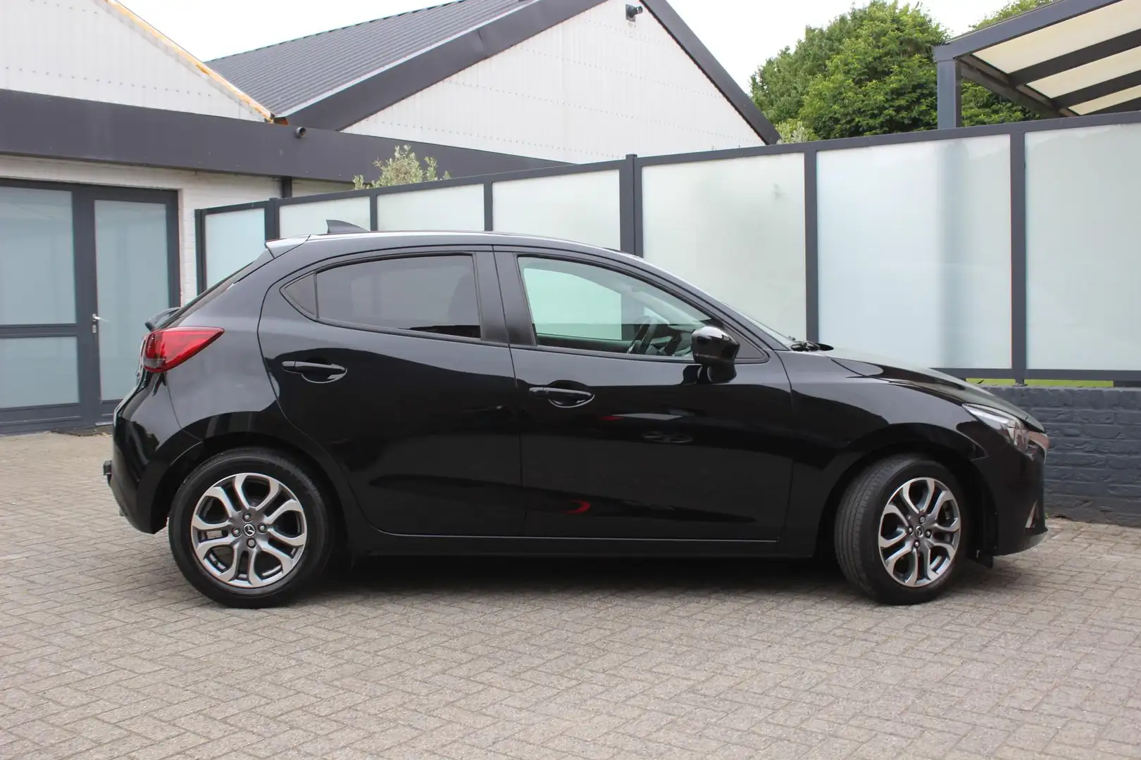 Mazda 2 1.5 Skyactiv-G GT-M Zwart - 2