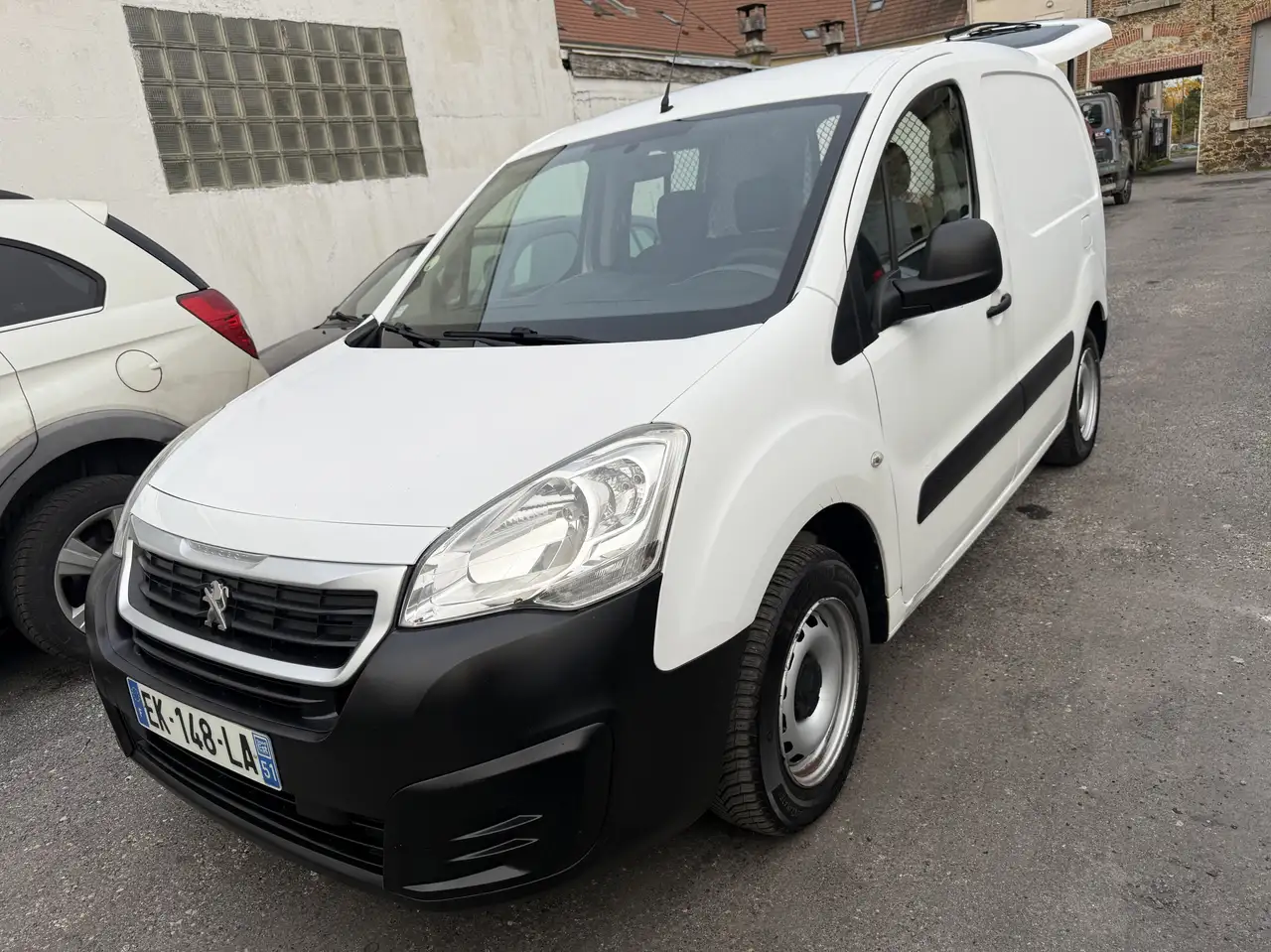 Peugeot Partner FOURGON STANDARD 1.6 BLUEHDI 100 S\u0026